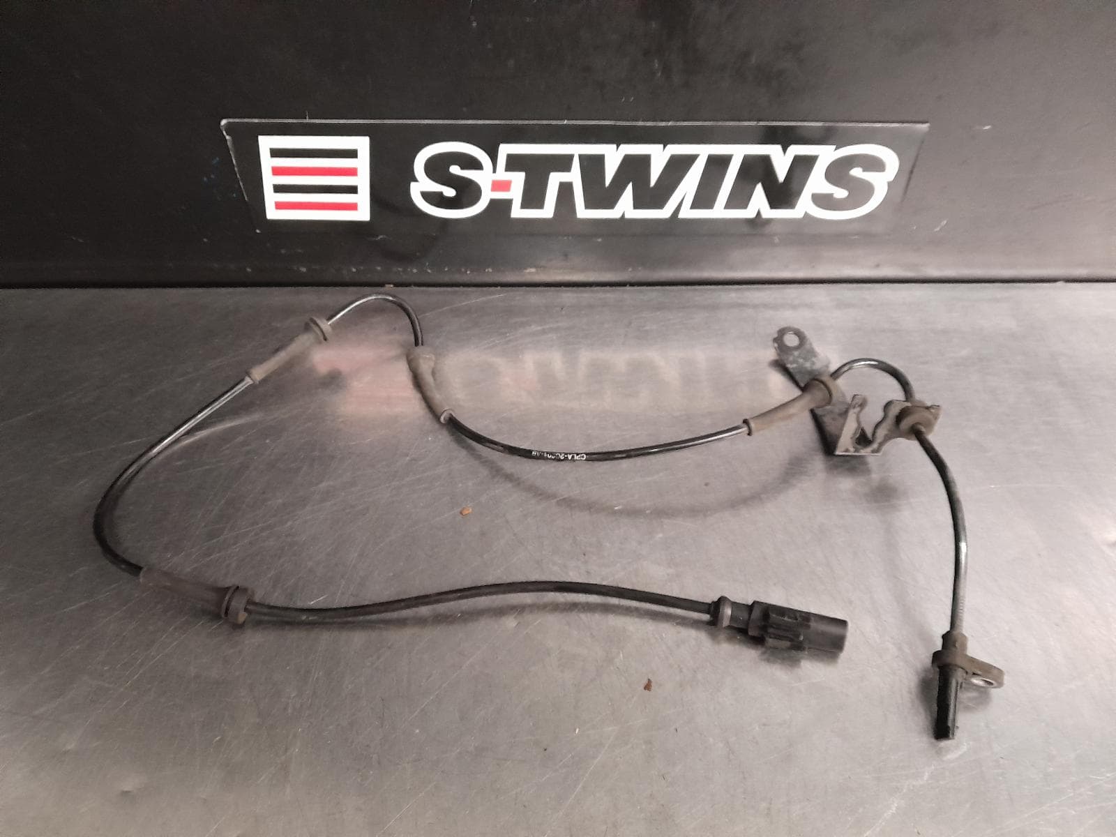 Used auto part listing image: 2014 LAND ROVER RANGEROVER SPORT ABS SENSOR LH FRONT, L494, 12/13-04/22 0000281559