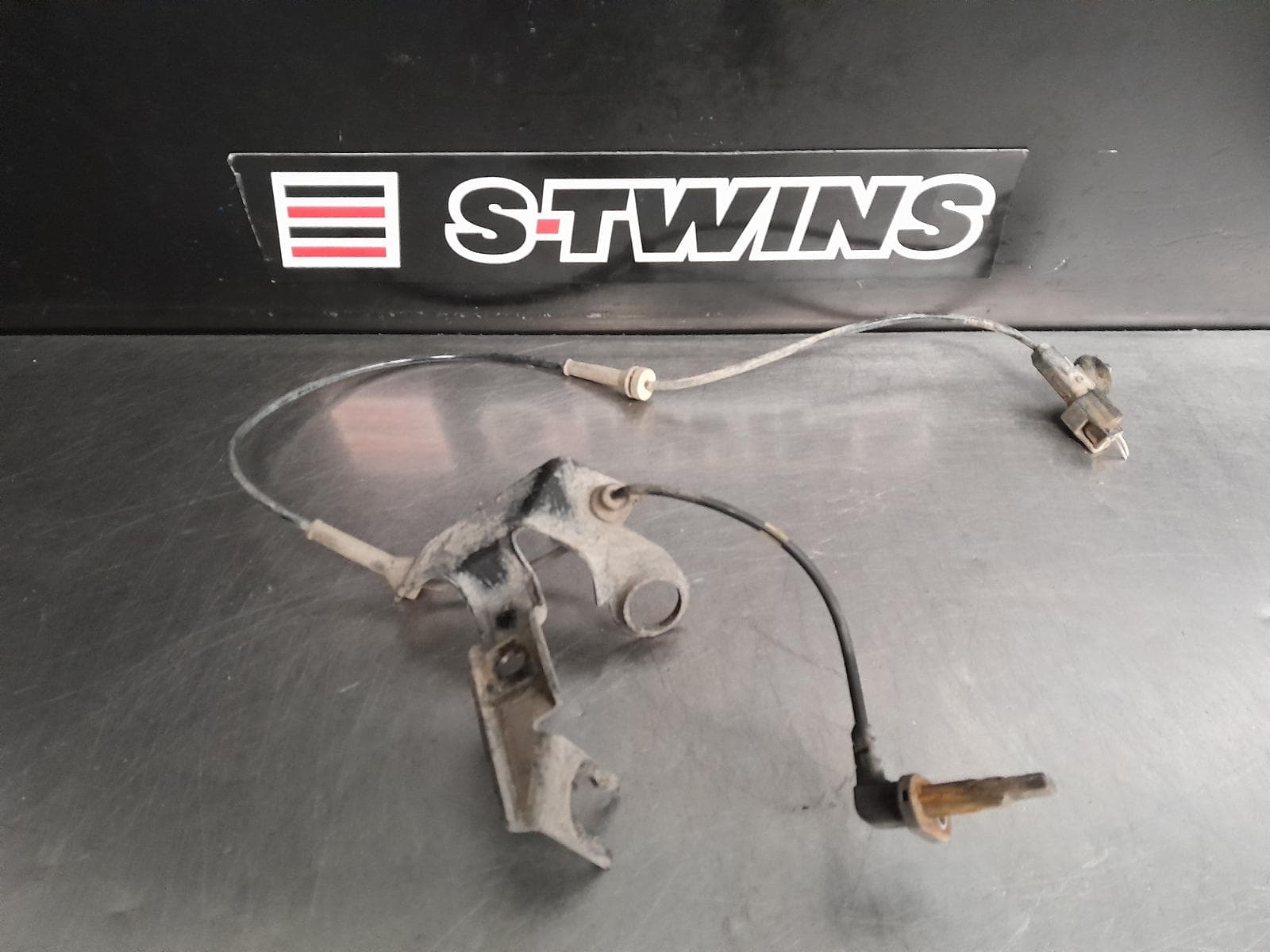 Used auto part listing image: 2017 RENAULT MASTER ABS SENSOR RH/LH REAR, DUAL WHEEL, X62, 09/11- 0000282066