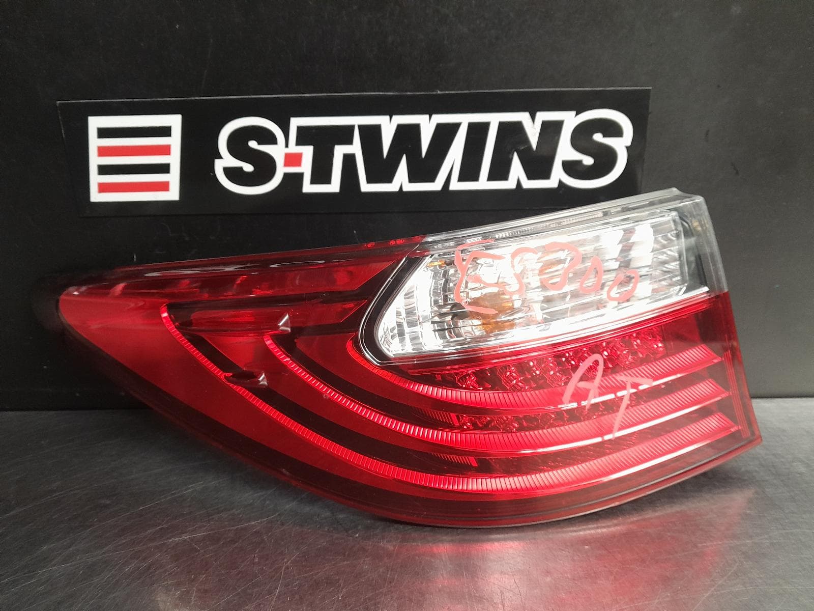 Used auto part listing image: 2015 LEXUS ES SERIES (13-) LEFT TAILLIGHT AVV60R/GSV60R, 11/13-08/15 0000258237