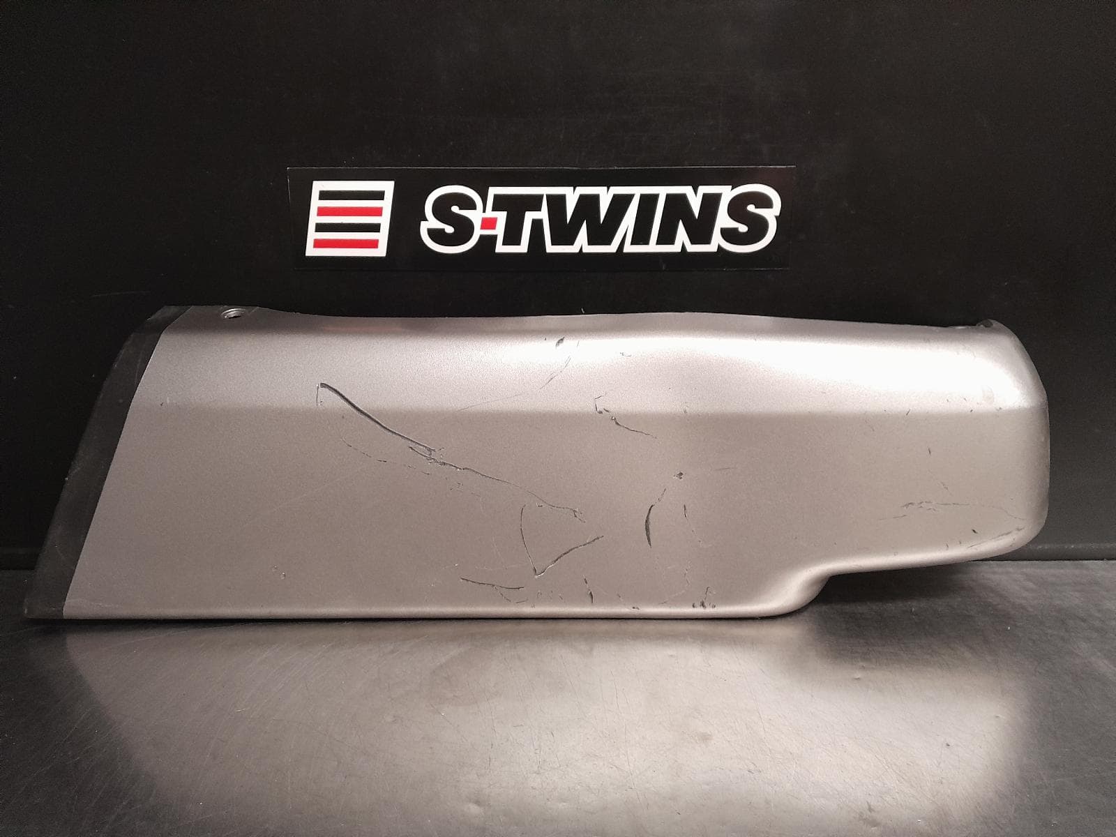 Used auto part listing image: 2020 TOYOTA LANDCRUISER REAR BUMPER 76/78 SERIES (MY07 UPDATE), BUMPER BAR END (RH SIDE), GXL, GREY, 03/07- 0000259752