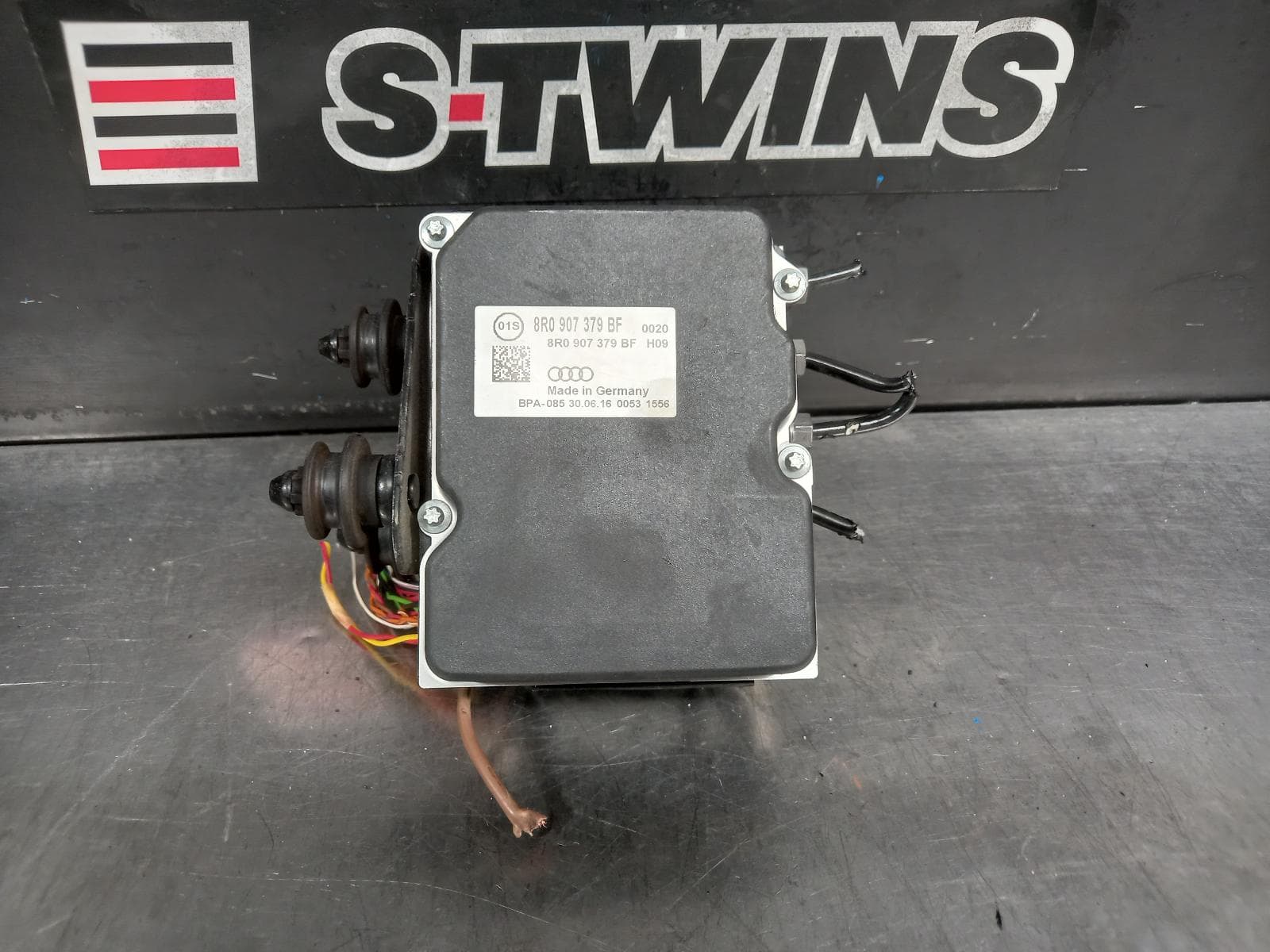 Used auto part listing image: 2016 AUDI Q5 ABS PUMP MODULATOR 8R, P/N 8R0614517DQ, 12/08-01/17 0000304998