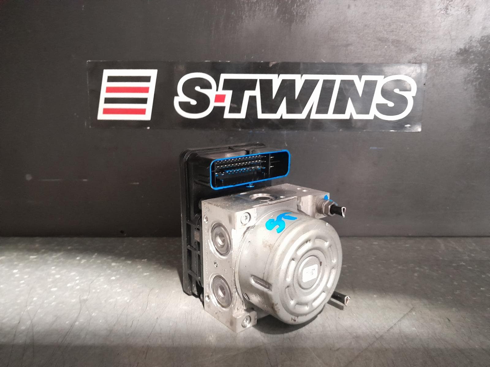 Used auto part listing image: 2022 VOLKSWAGEN PASSAT ABS PUMP MODULATOR B8/MK7, P/N 5Q0614517GM, 06/15- 0000343746