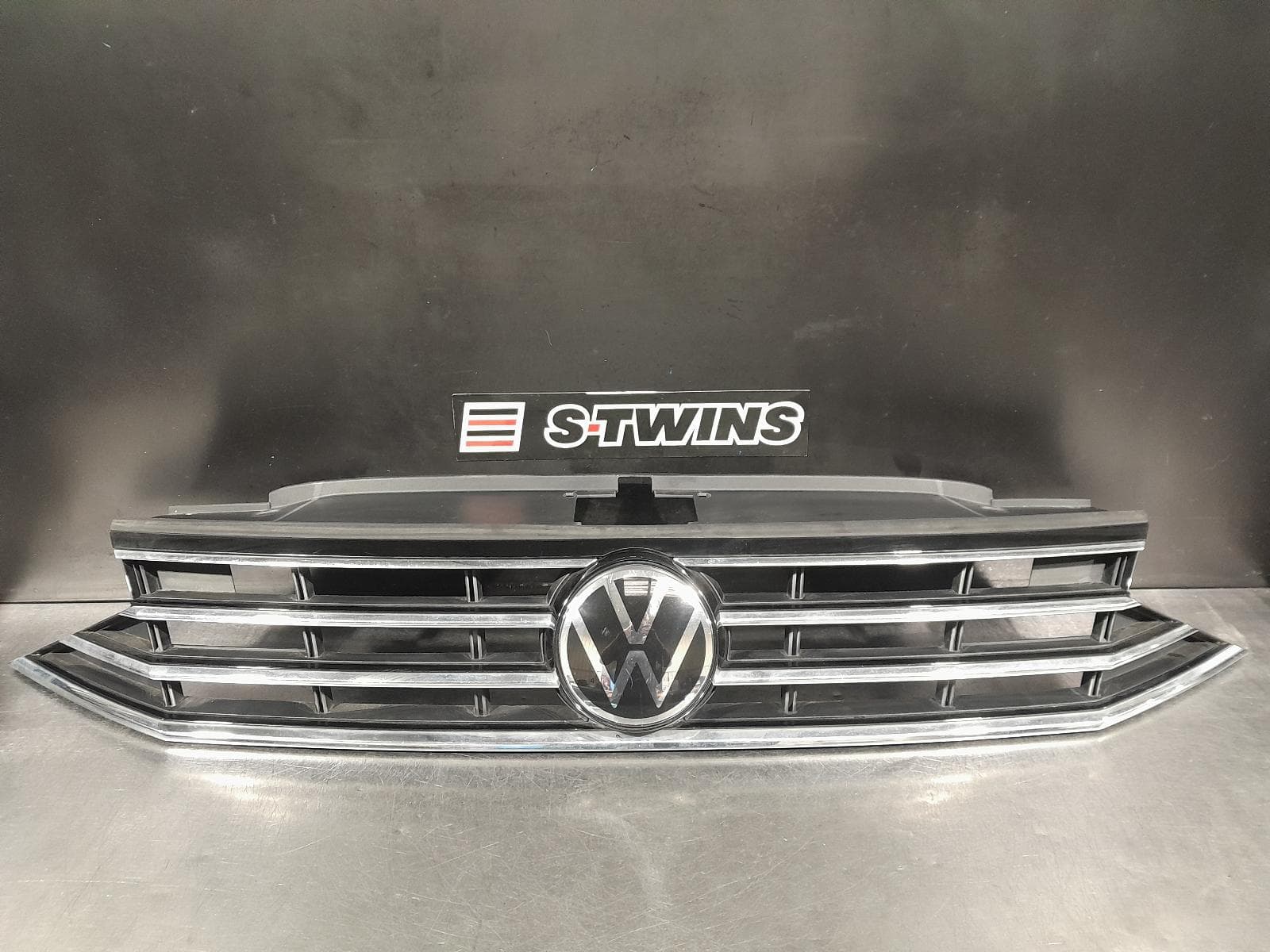 Used auto part listing image: 2022 VOLKSWAGEN PASSAT GRILLE B8/MK7, RADIATOR GRILLE, ELEGANCE TYPE, 11/19- 0000308337
