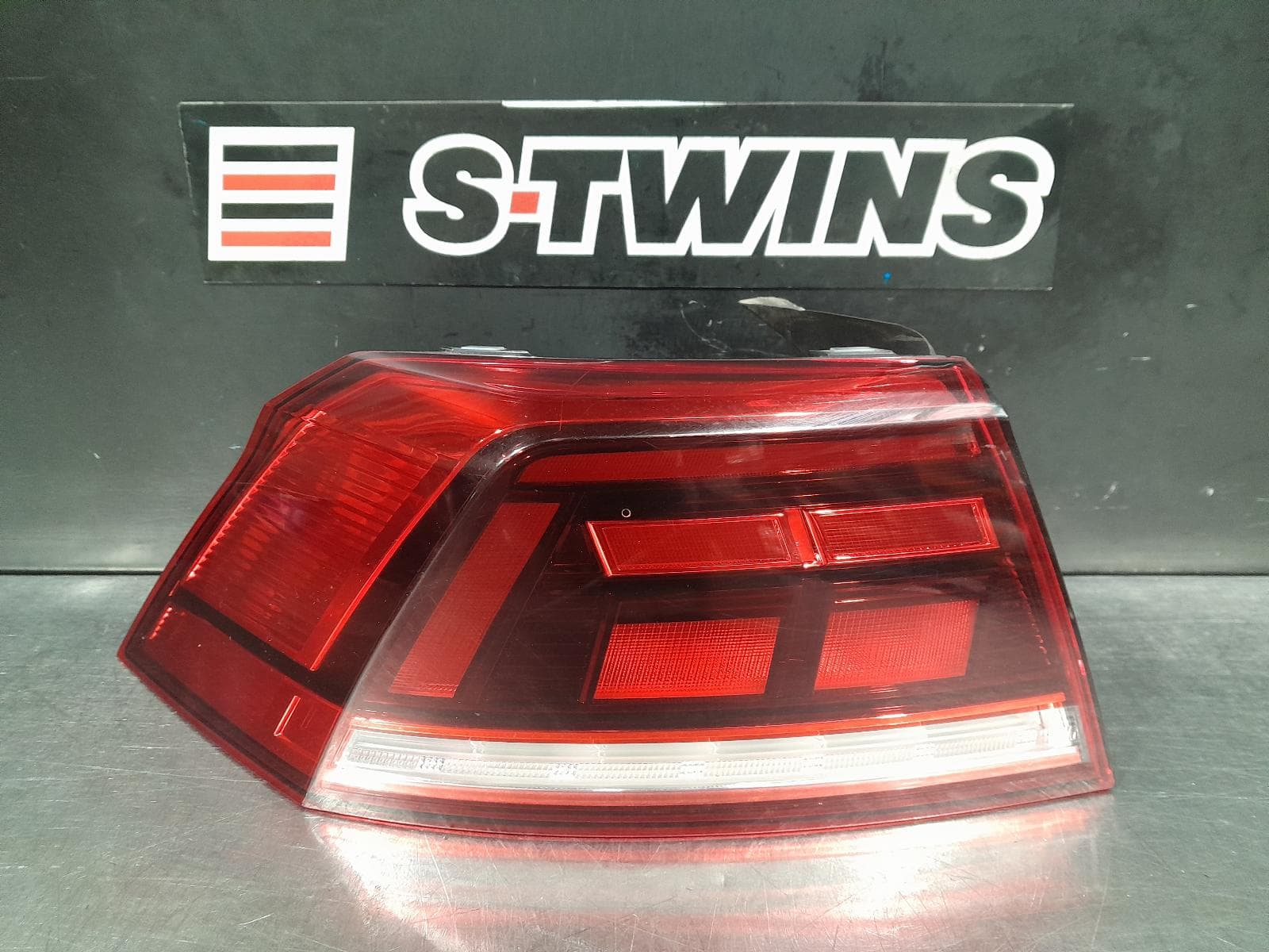 Used auto part listing image: 2022 VOLKSWAGEN PASSAT LEFT TAILLIGHT B8/MK7, SEDAN, IN BODY, BUSINESS, LED TYPE, 11/19-06/22 0000308390