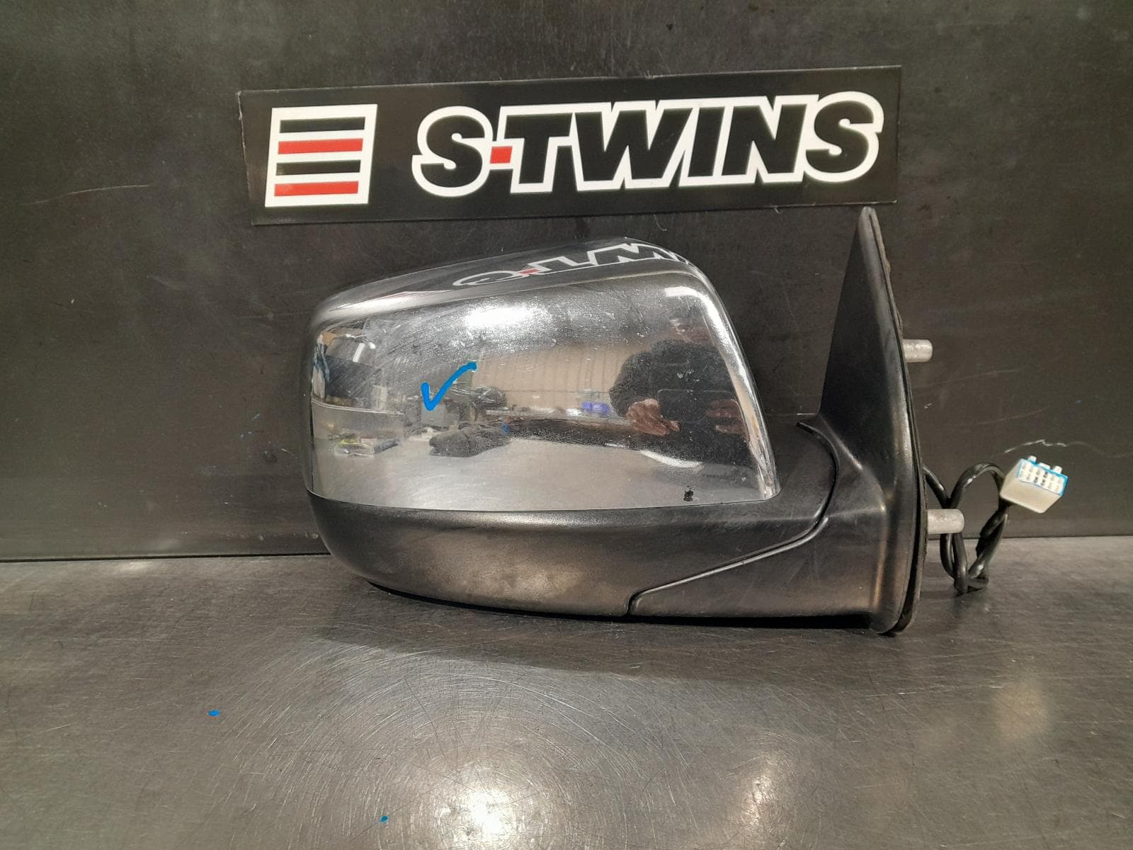 Used auto part listing image: 2010 MAZDA BT50 RIGHT DOOR MIRROR UN, POWER, CHROME, 09/08-09/11 0000270183