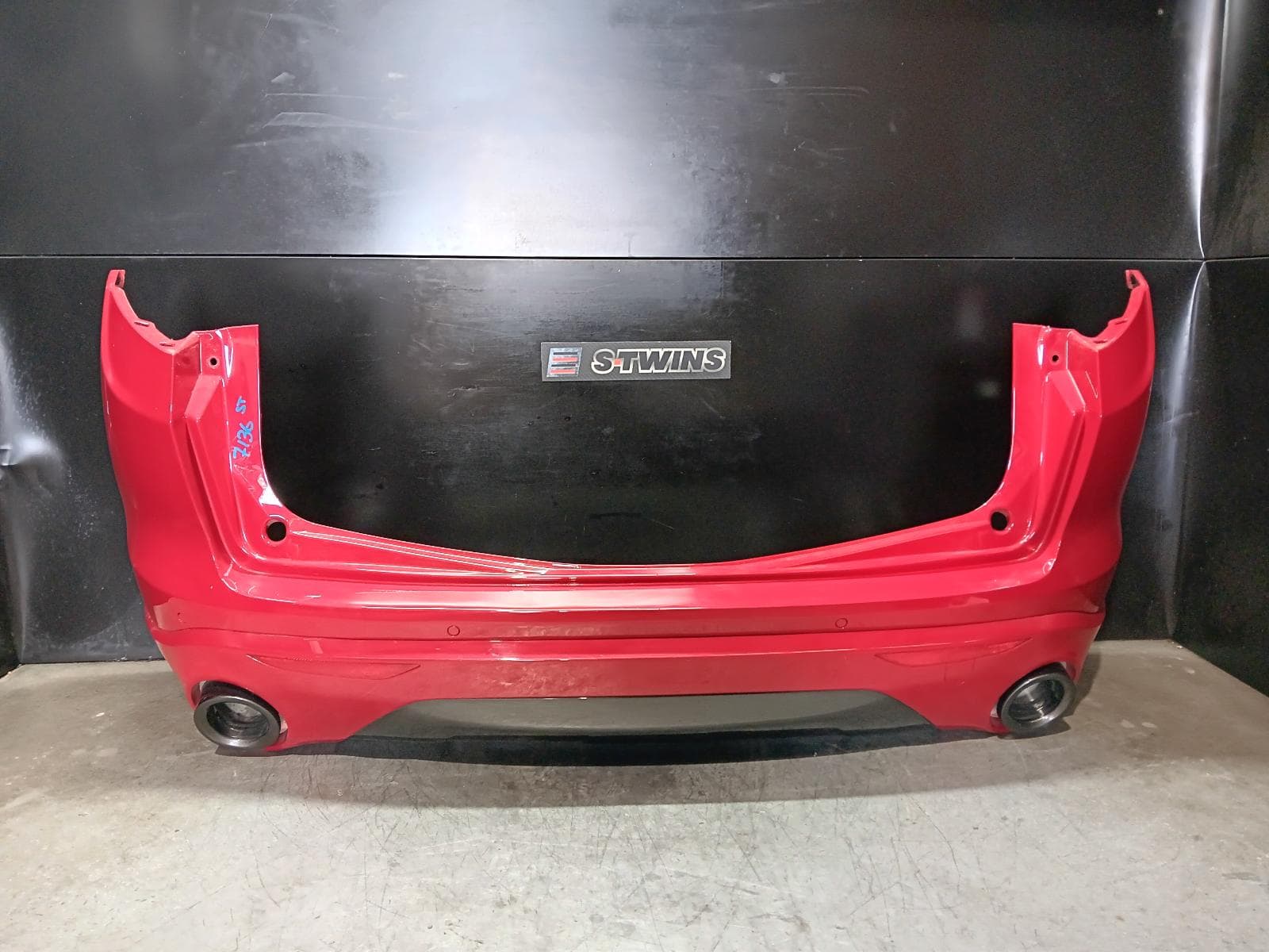 Used auto part listing image: 2018 ALFA ROMEO STELVIO REAR BUMPER 949, BUMPER BAR (LOWER), NON QUADRIFOGLIO TYPE, COLOUR CODED, 01/18- 0000272535