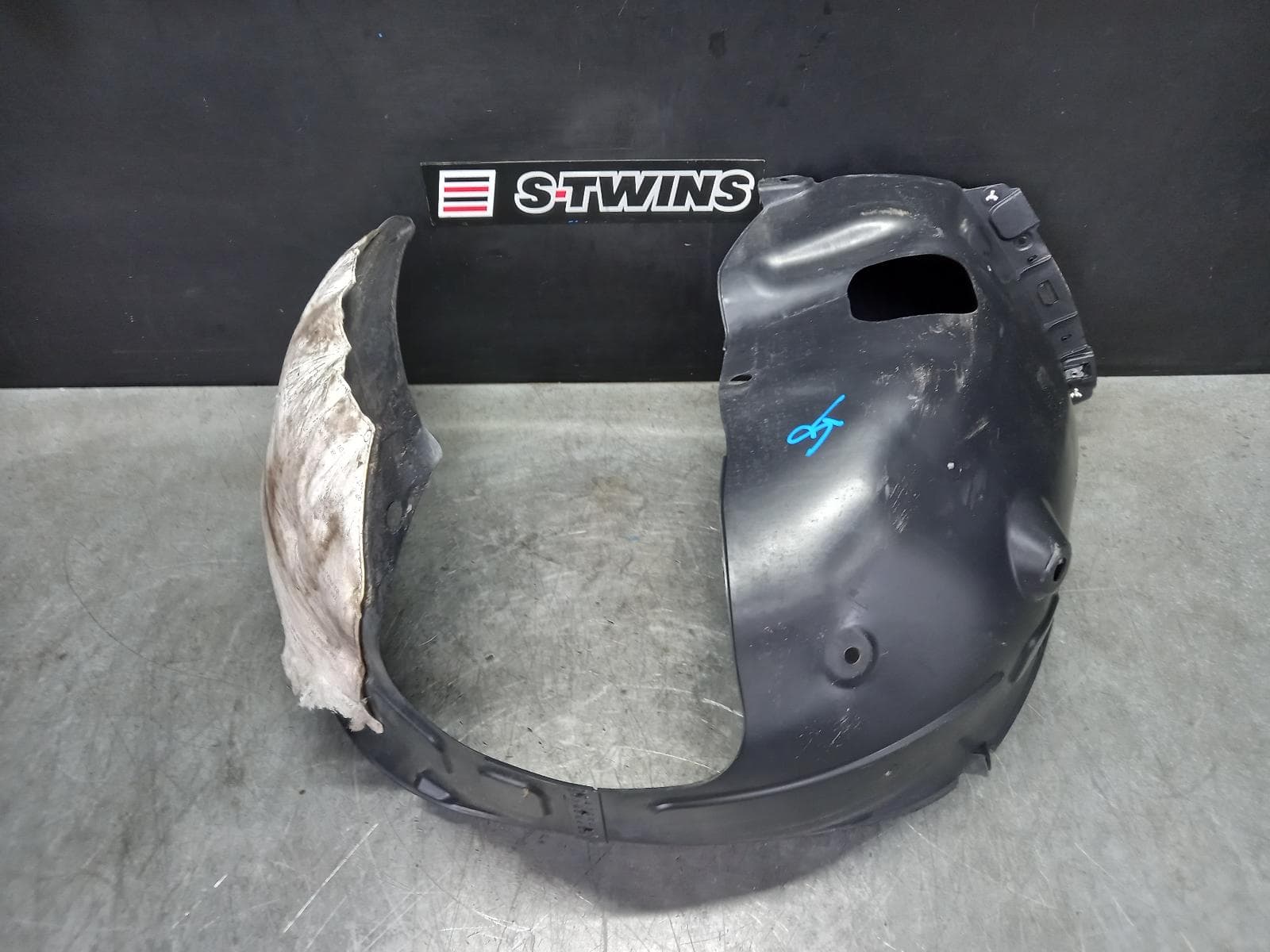 Used auto part listing image: 2022 HYUNDAI TUCSON RIGHT GUARD LINER FRONT, NX4, 02/21- 0000330040