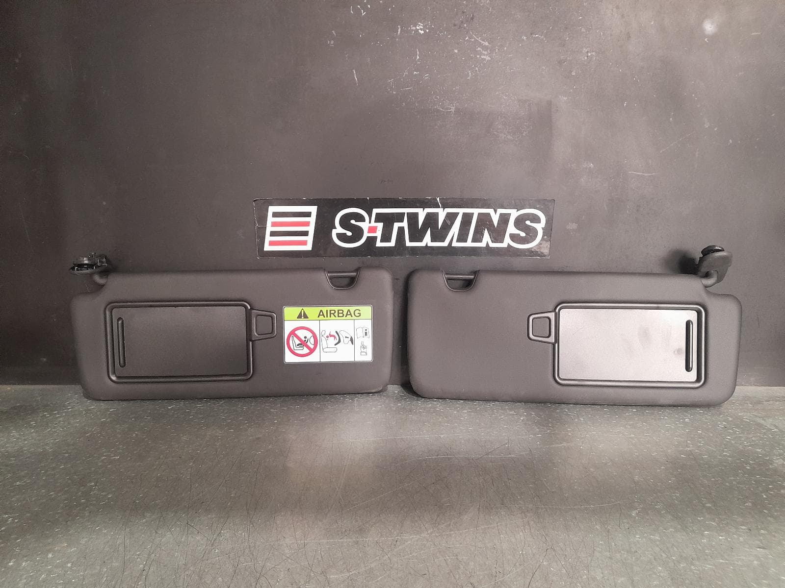 Used auto part listing image: 2022 HYUNDAI TUCSON SUNVISOR NX4, PAIR, 02/21- 0000330047