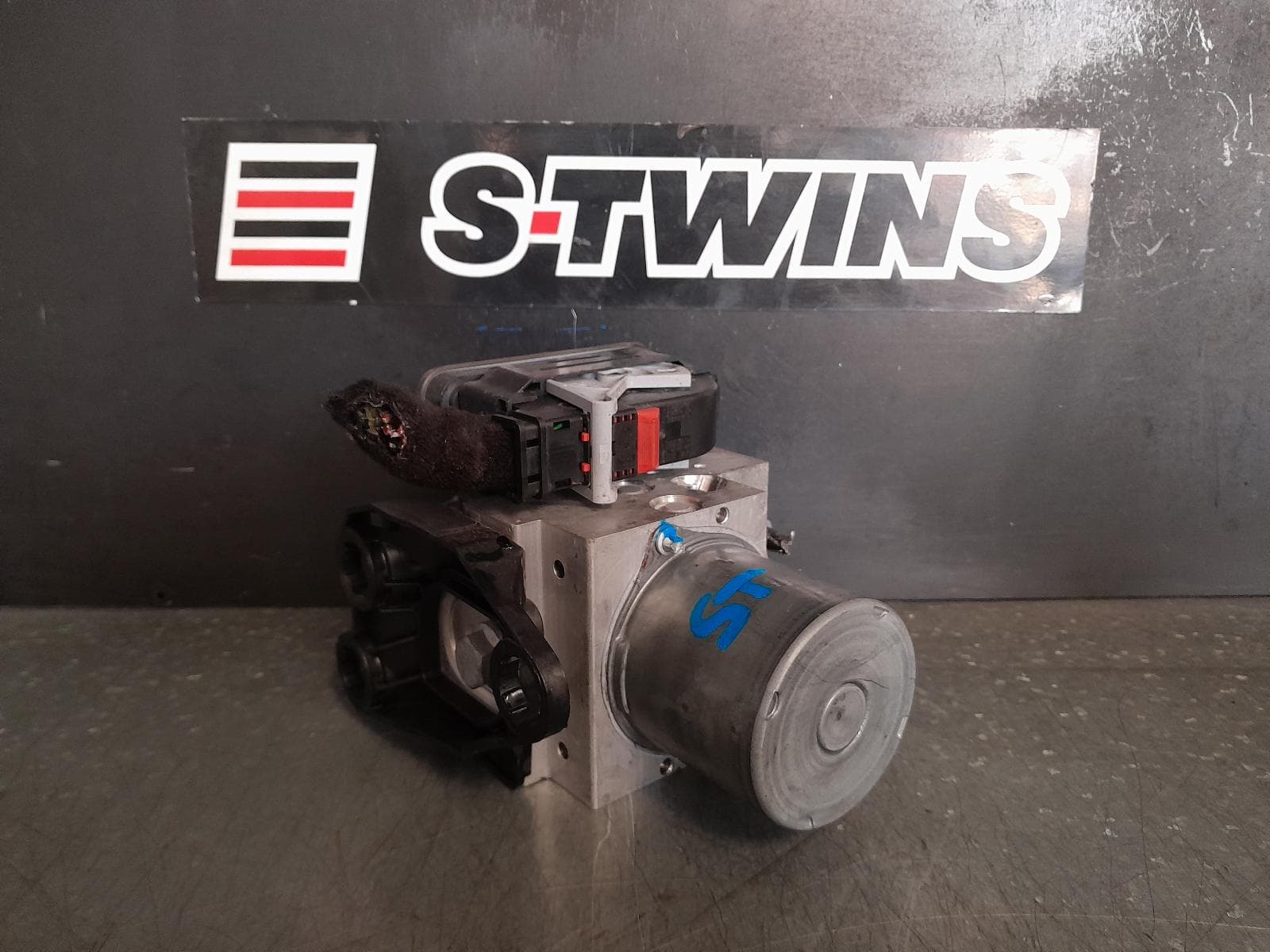 Used auto part listing image: 2021 AUDI Q7 ABS PUMP MODULATOR 4M, P/N 4M0614517AH, 09/15- 0000341309