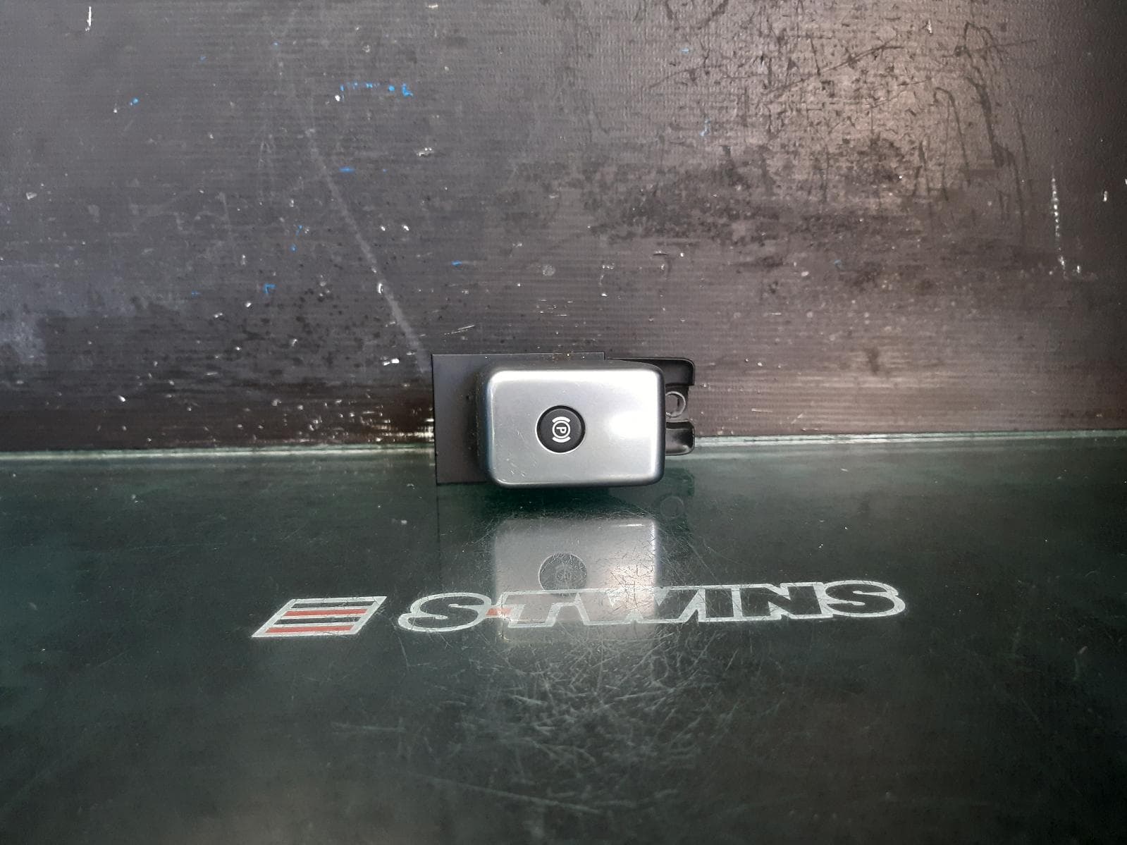Used auto part listing image: 2010 LAND ROVER DISCOVERY ELECT PARK SWITCH, L319, 10/09-12/16 0000262477