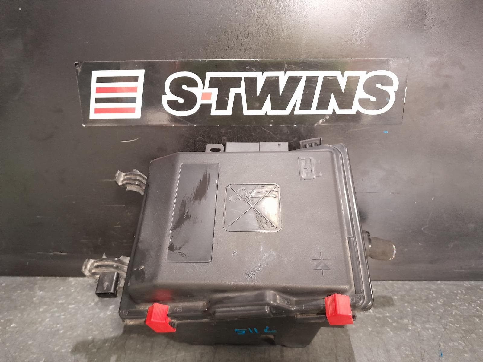 Used auto part listing image: 2021 PEUGEOT EXPERT FUSE BOX K0, 04/18- 0000366622
