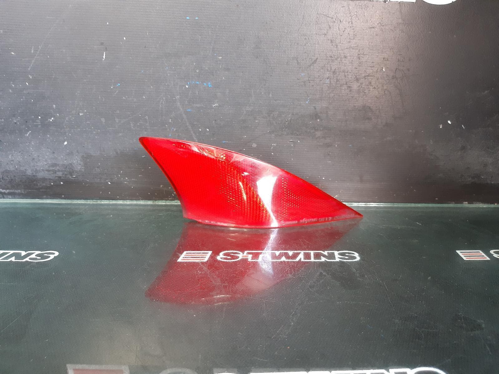 Used auto part listing image: 2014 LEXUS IS SERIES RIGHT TAILLIGHT XE30, BUMPER REFLECTOR, 04/13-08/20 0000262366