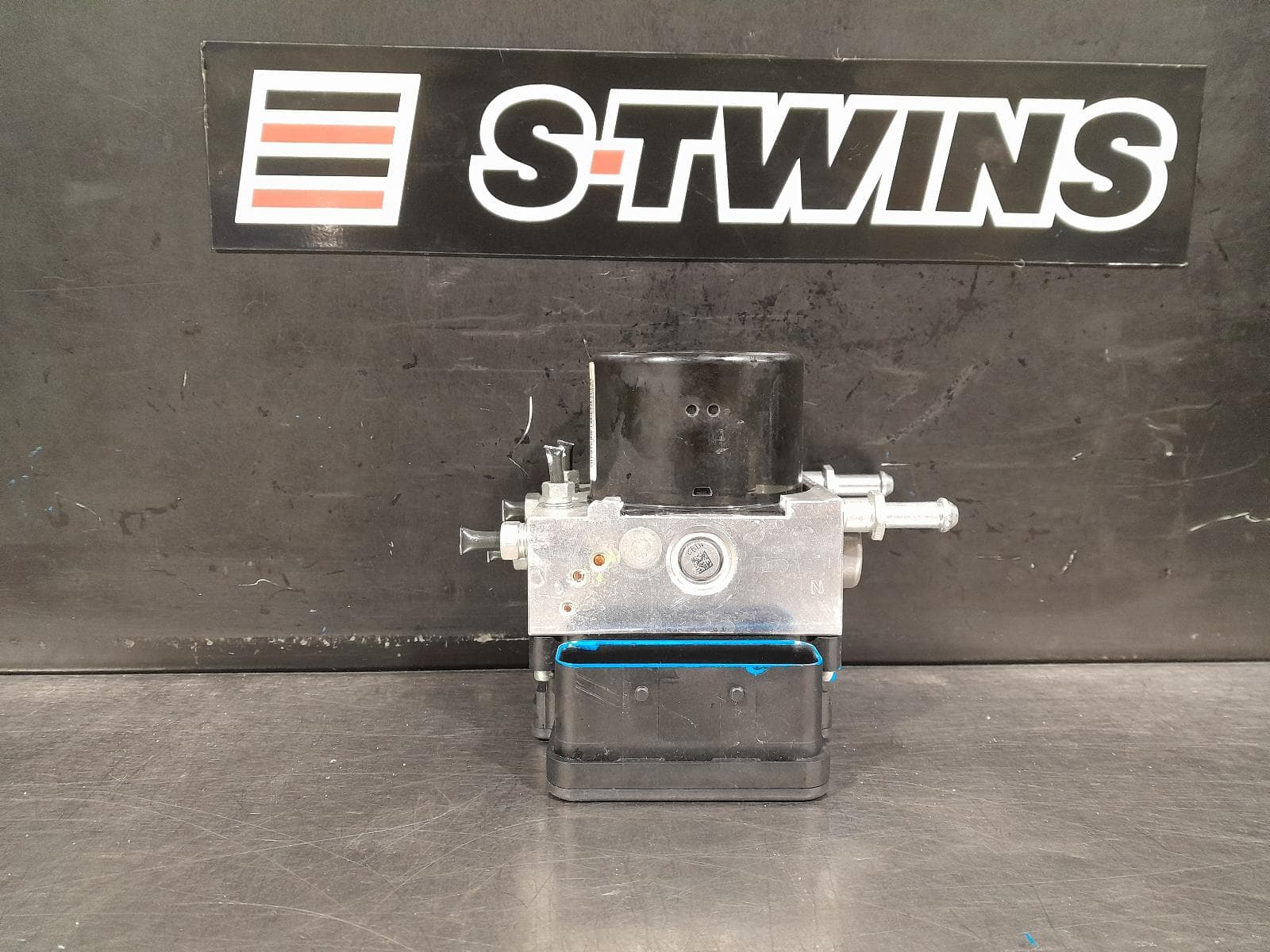 Used auto part listing image: 2015 SUBARU IMPREZA ABS PUMP MODULATOR G4, P/N FJ220, 12/11-10/16 0000270496