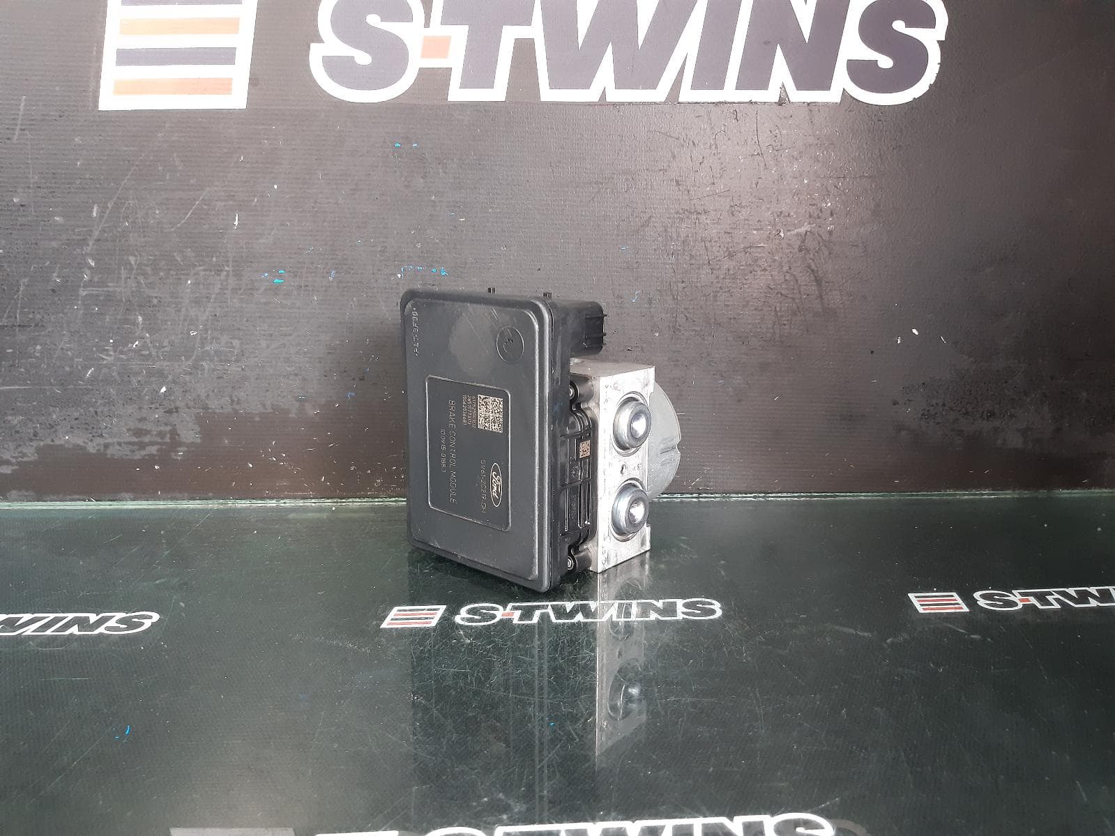 Used auto part listing image: 2017 FORD ESCAPE ABS PUMP MODULATOR ZG, P/N GV612C405CH, 09/16-05/20 0000265059