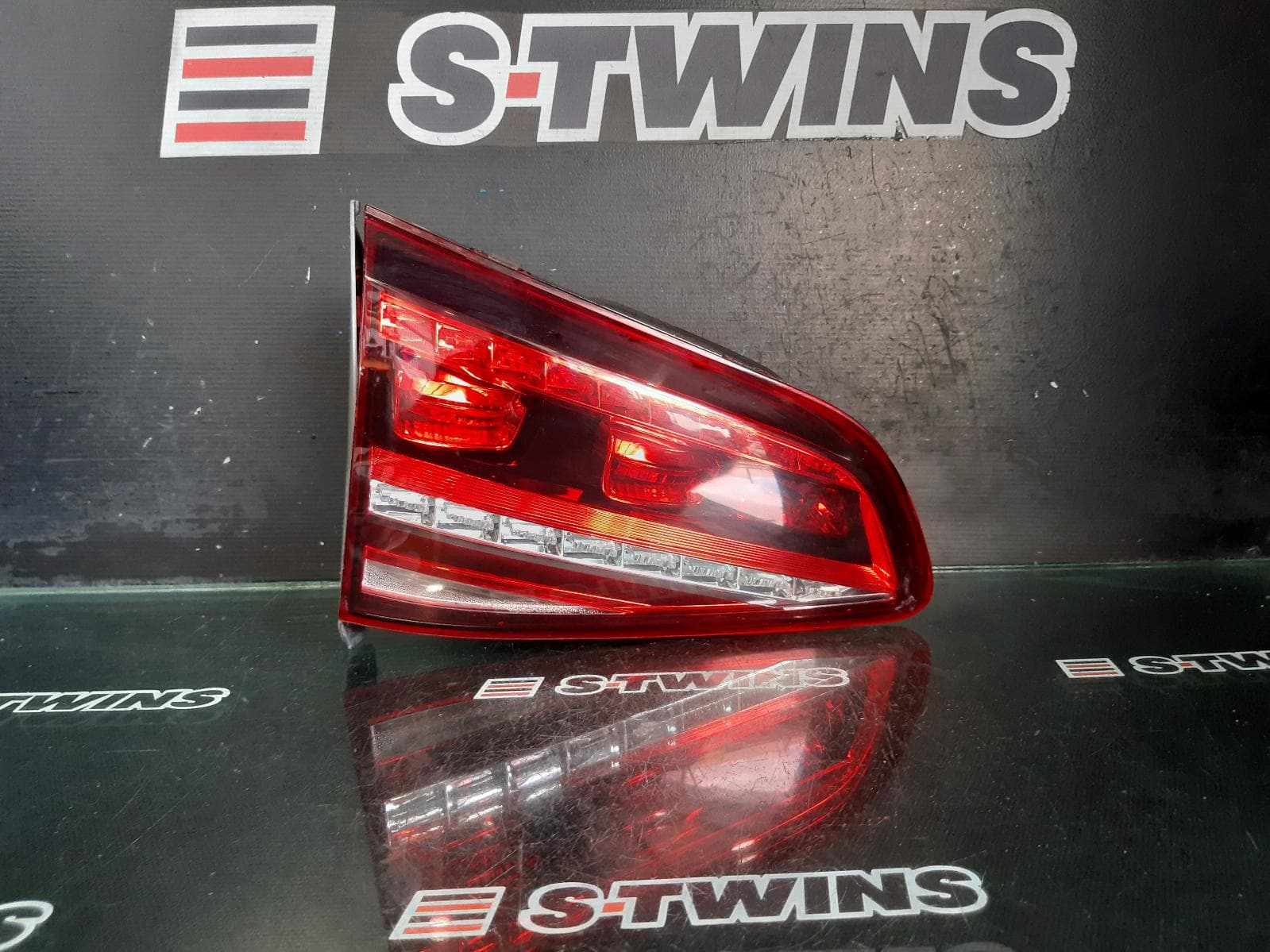 Used auto part listing image: 2014 VOLKSWAGEN GOLF REAR GARNISH TAILGATE LAMP (LH SIDE), GEN 7, HATCH, NON GTi, TINTED TYPE, 12/12-03/17 0000264713