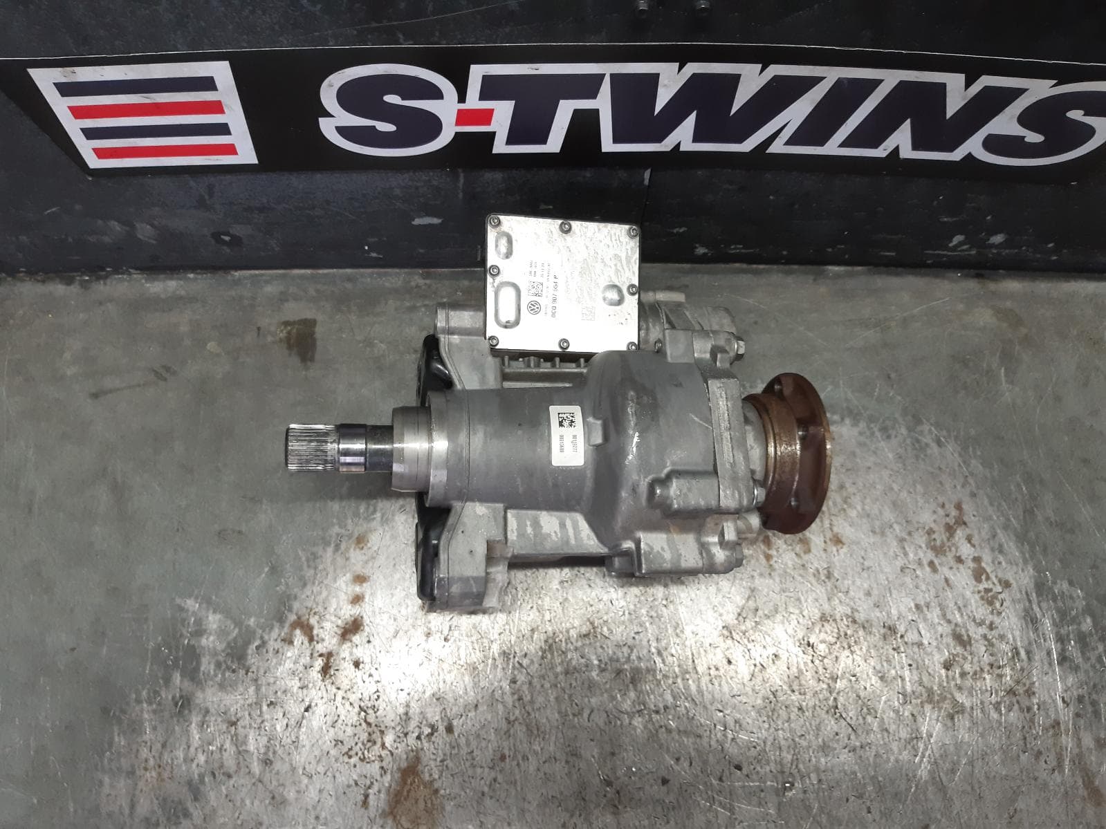 Used auto part listing image: 2014 VOLKSWAGEN GOLF DIFFERENTIAL CENTRE FRONT DIFFERENTIAL LOCK, GTi TYPE, AUTO T/M, GEN 7, 12/12-08/20 0000264844