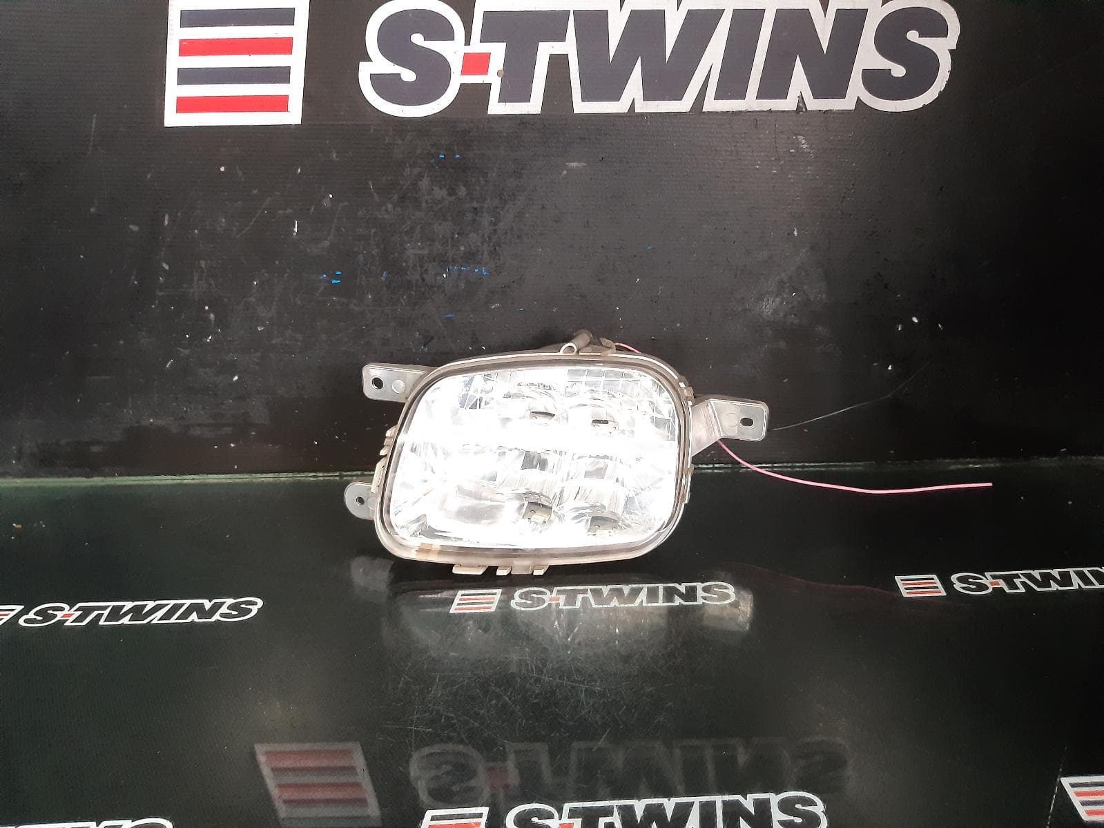 Used auto part listing image: 2012 VOLVO XC90 RIGHT INDICATOR FOG SIDE MK1, BUMPER FOGLAMP, LED TYPE, 07/03-12/14 0000265108