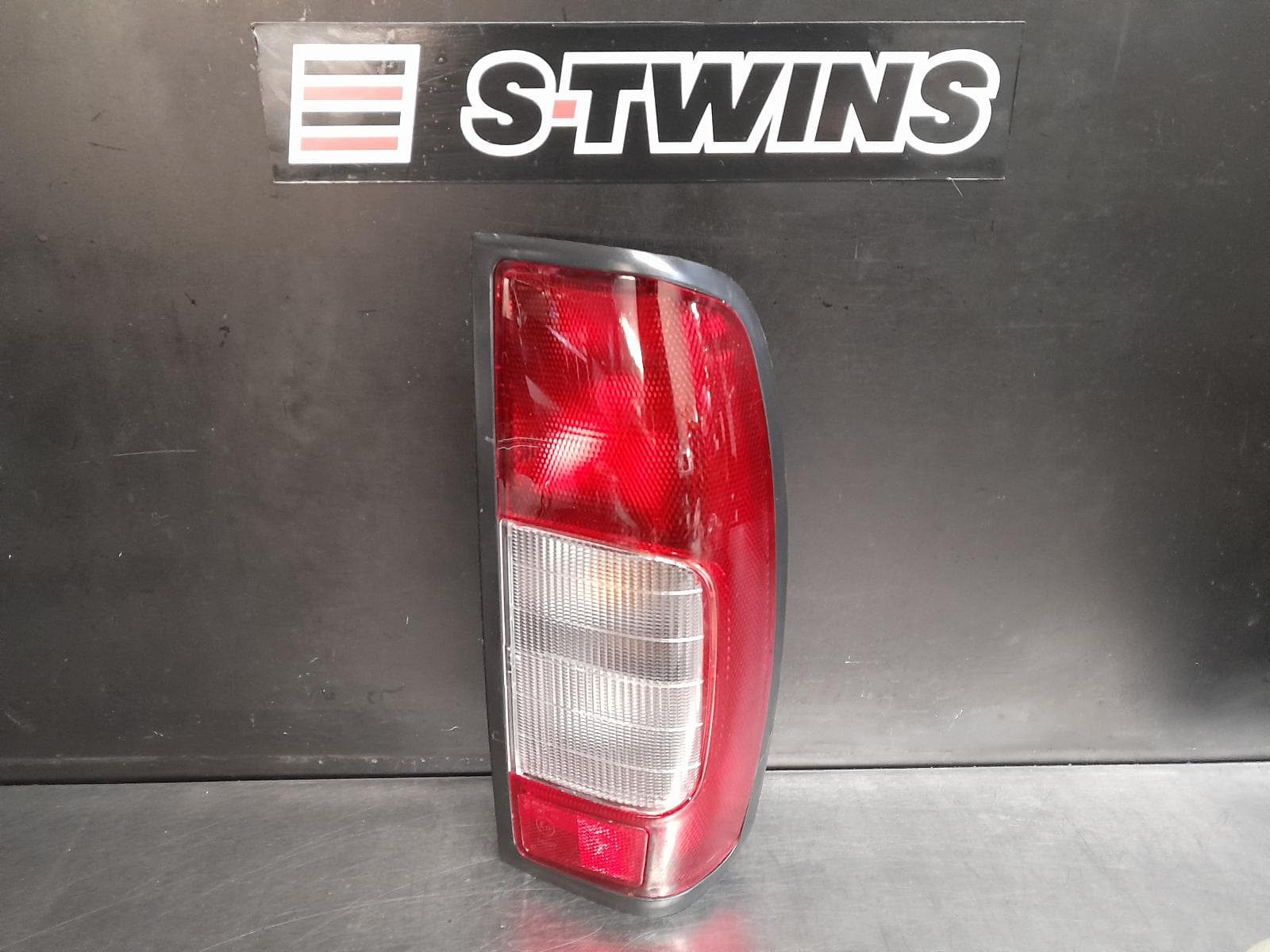 Used auto part listing image: 2003 NISSAN NAVARA RIGHT TAILLIGHT D22, UTE, 4WD, DUAL CAB, 04/97-01/08 0000269029