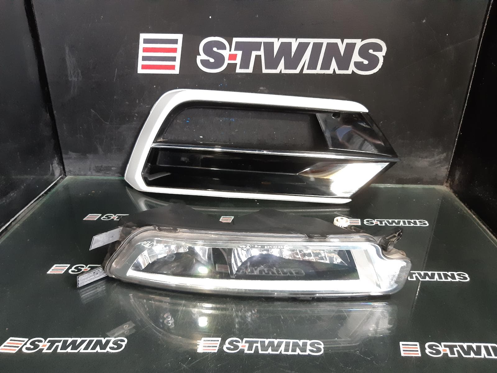 Used auto part listing image: 2016 VOLKSWAGEN PASSAT RIGHT INDICATOR FOG SIDE B8/MK7, BUMPER FOGLAMP, R-LINE TYPE, 06/15-10/19 0000270092