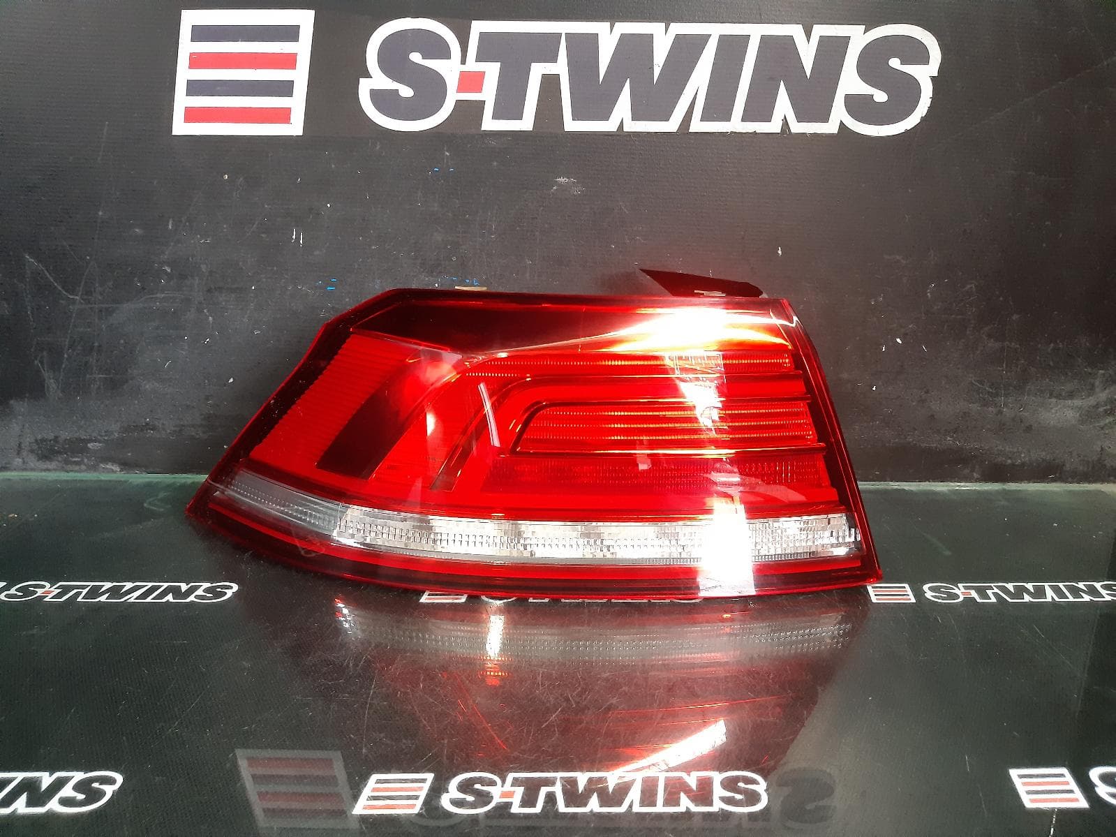Used auto part listing image: 2016 VOLKSWAGEN PASSAT LEFT TAILLIGHT B8/MK7, SEDAN, IN BODY, STANDARD TYPE, 06/15-10/19 0000270102
