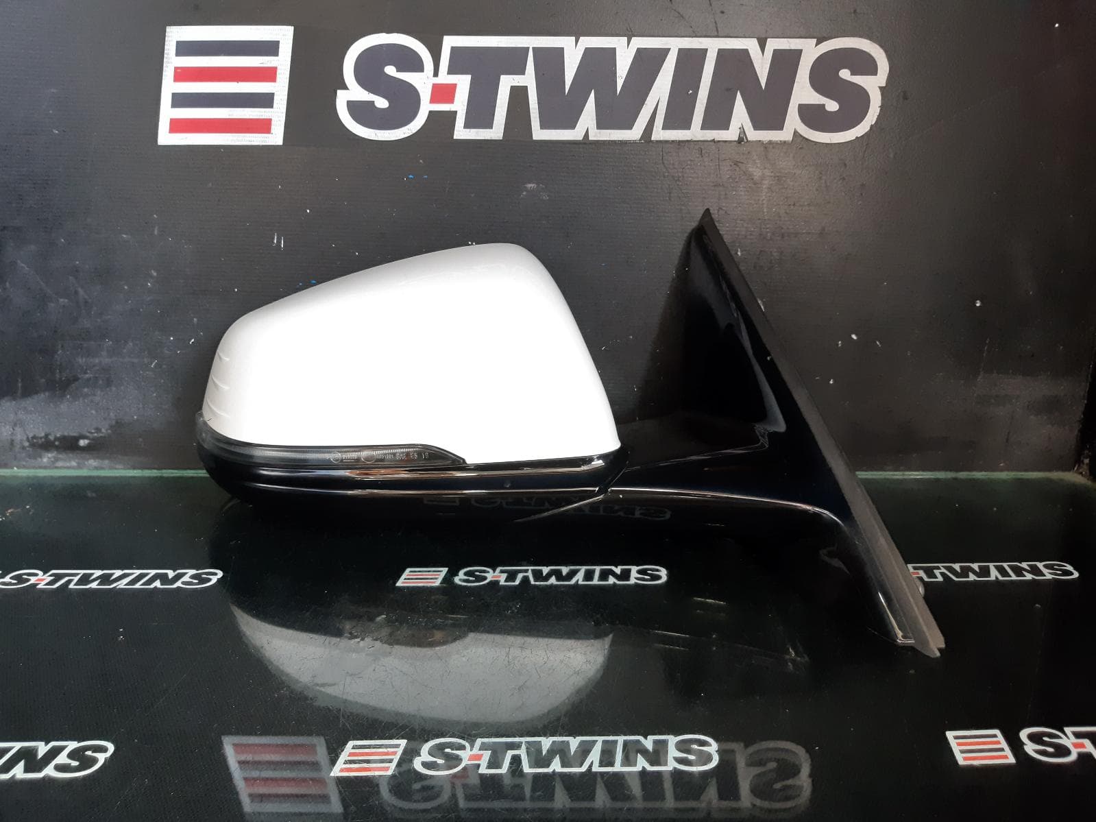 Used auto part listing image: 2020 BMW 1 SERIES RIGHT DOOR MIRROR F40, HATCH, 05/19- 0000275821