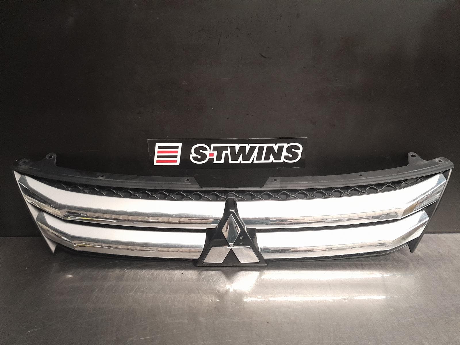 Used auto part listing image: 2018 MITSUBISHI ECLIPSE CROSS GRILLE RADIATOR GRILLE, YA, 11/17-09/20 0000271457