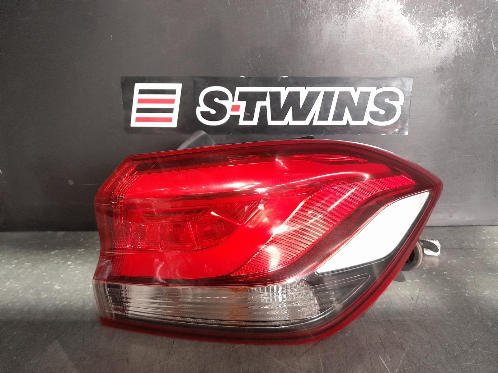 Used auto part listing image: 2023 HYUNDAI I30 RIGHT TAILLIGHT IN BUMPER REFLECTOR, PD, HATCH (S. KOREA VIN KMHH), N LINE, 03/17-12/23 0000338810