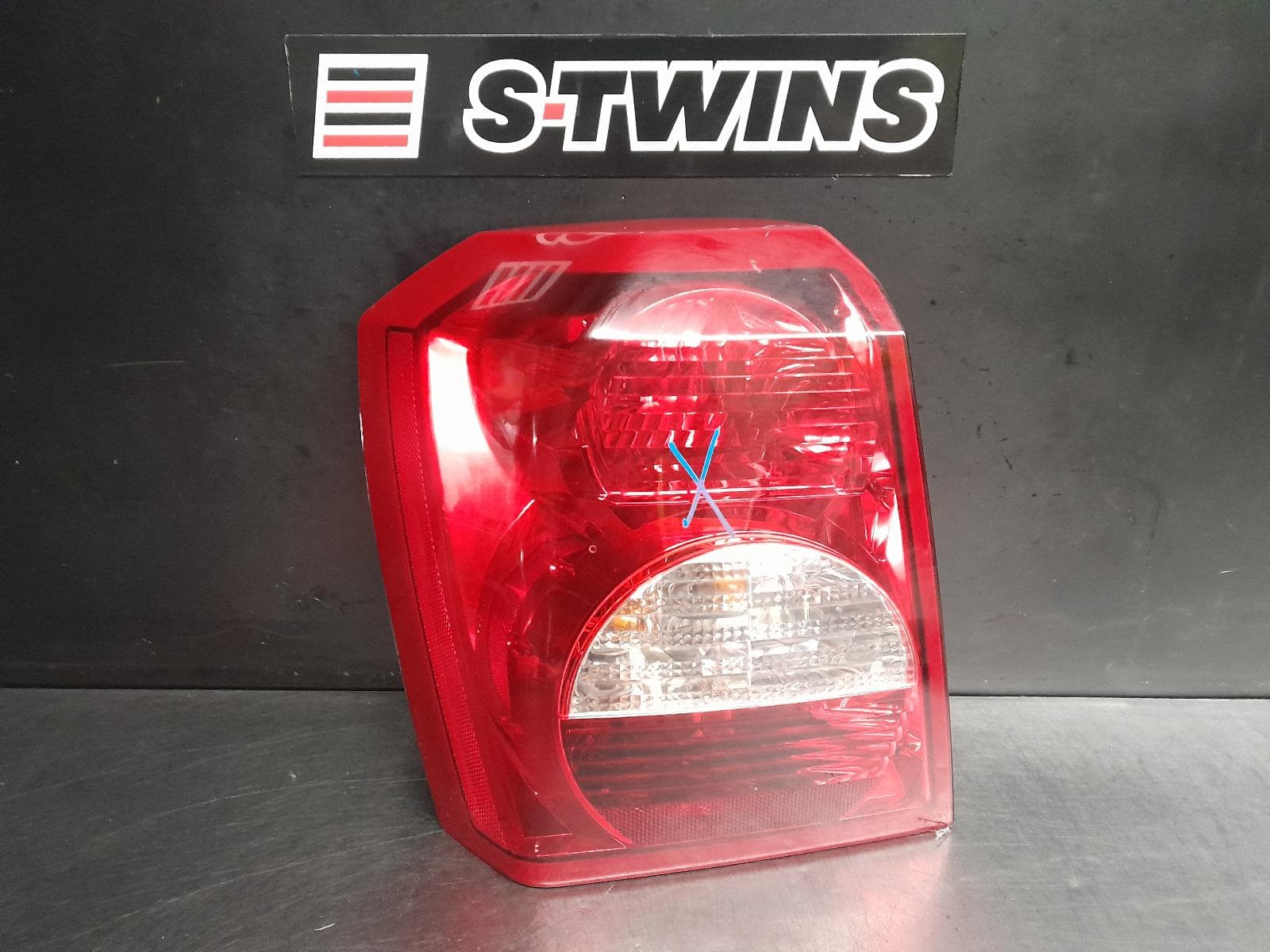 Used auto part listing image: 2011 DODGE CALIBER LEFT TAILLIGHT PM, 08/06-12/12 0000272832