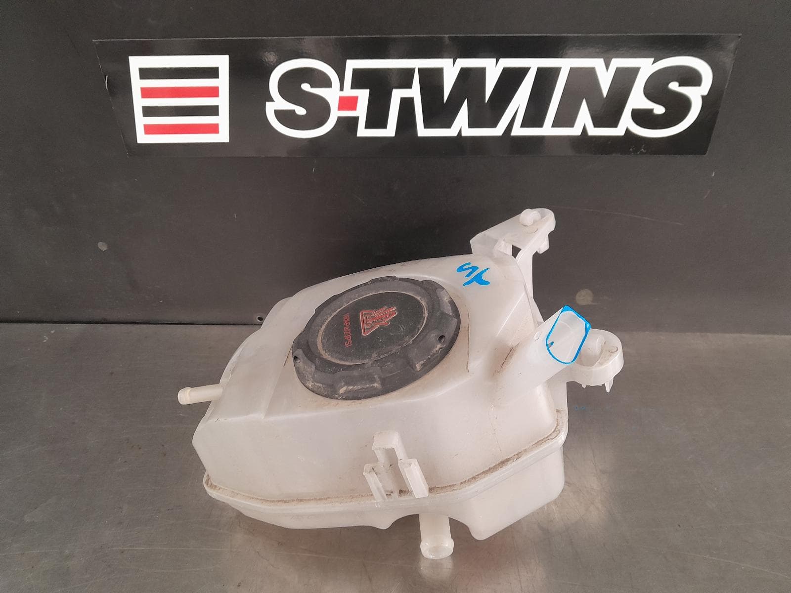 Used auto part listing image: 2022 SKODA KAMIQ OVERFLOW BOTTLE NW, 06/20- 0000313736