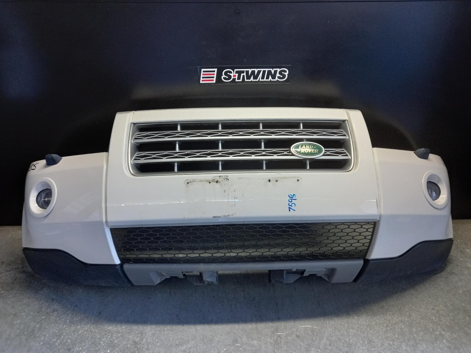 Used auto part listing image: 2010 LAND ROVER FREELANDER FRONT BUMPER LF2, SUIT W/ PARK SENSOR AND H/LAMP WASHER YPE, 10/10-12/14 0000274136