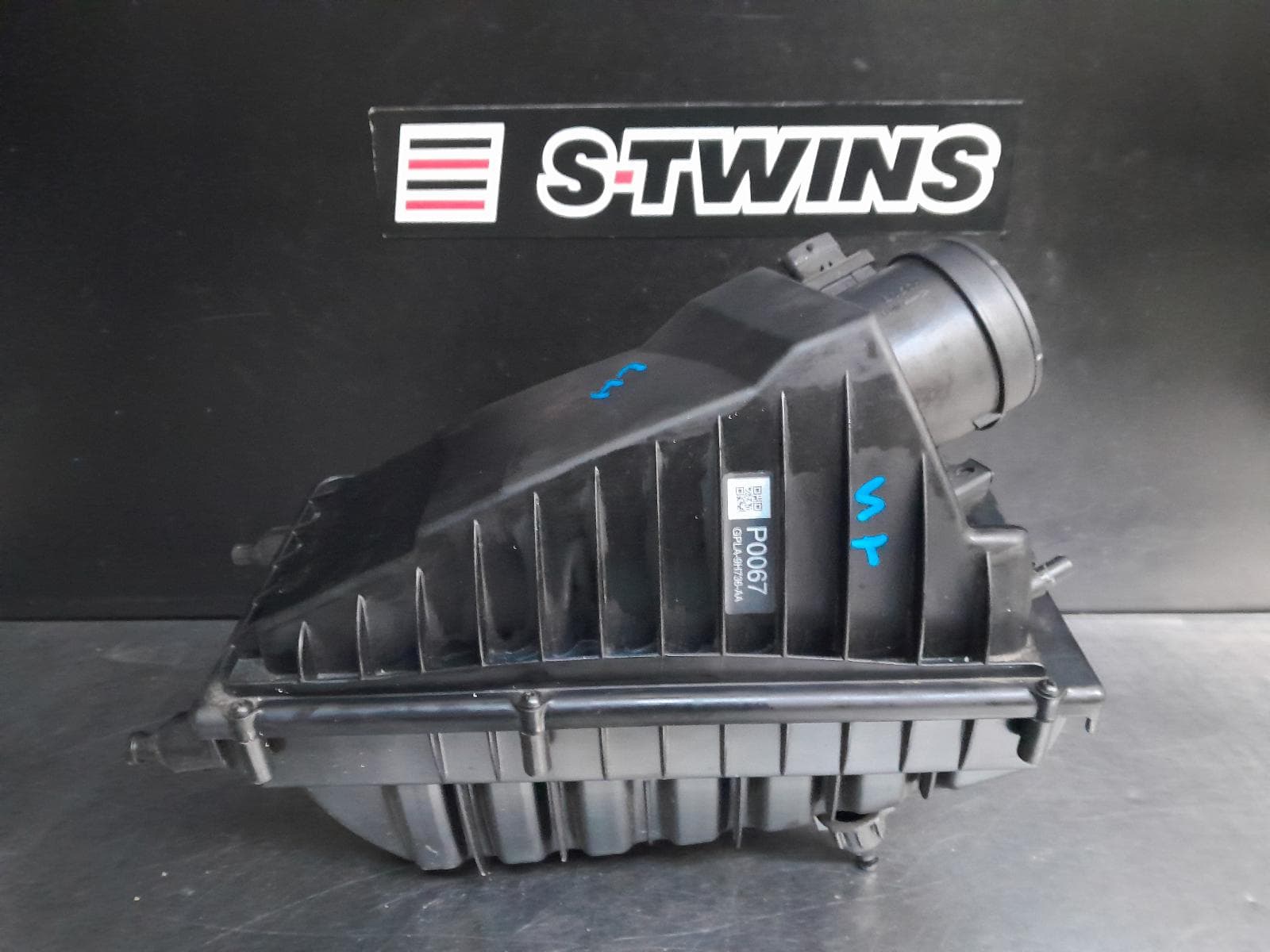 Used auto part listing image: 2019 LAND ROVER RANGEROVER SPORT AIR CLEANER BOX L494, AIR CLEANER, DIESEL, 3.0, TWIN TURBO, LH SIDE, 04/15-04/22 0000283008