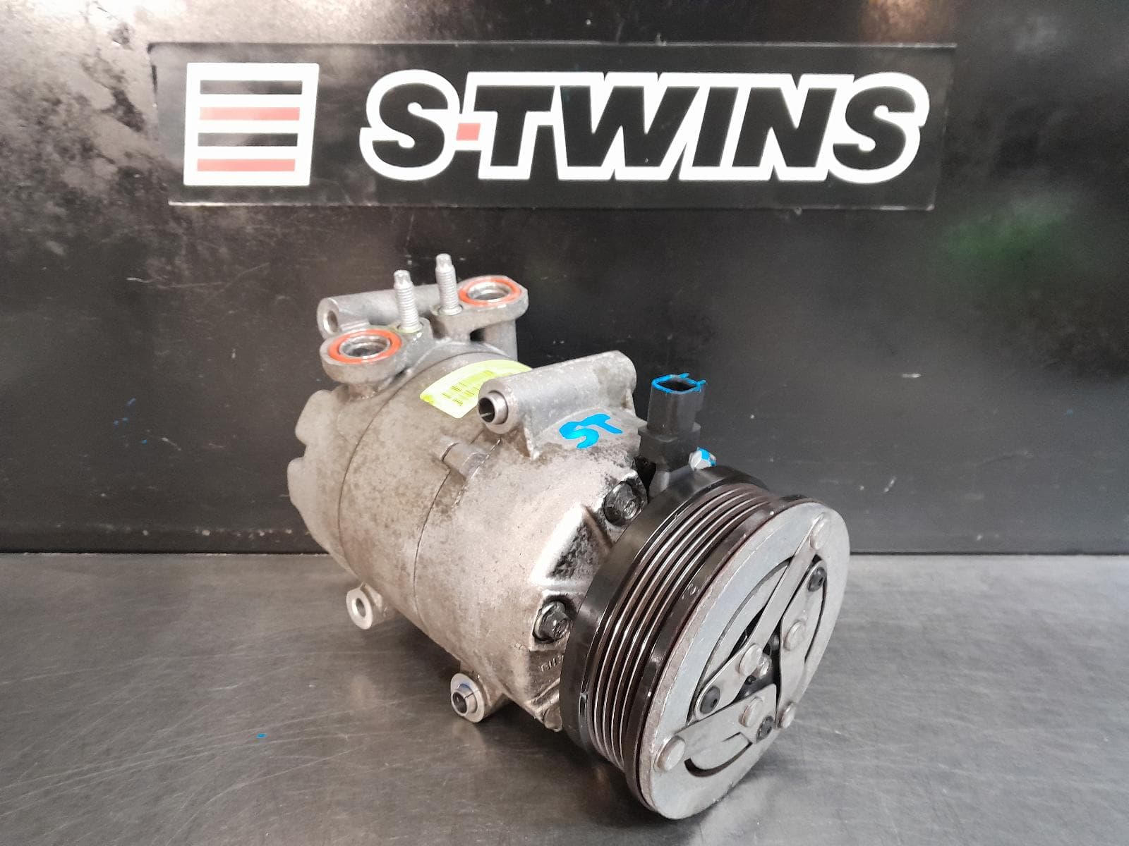 Used auto part listing image: 2011 FORD FOCUS A C COMPRESSOR LW, 1.6, PETROL, AUTO T/M, 05/11-08/15 0000278439