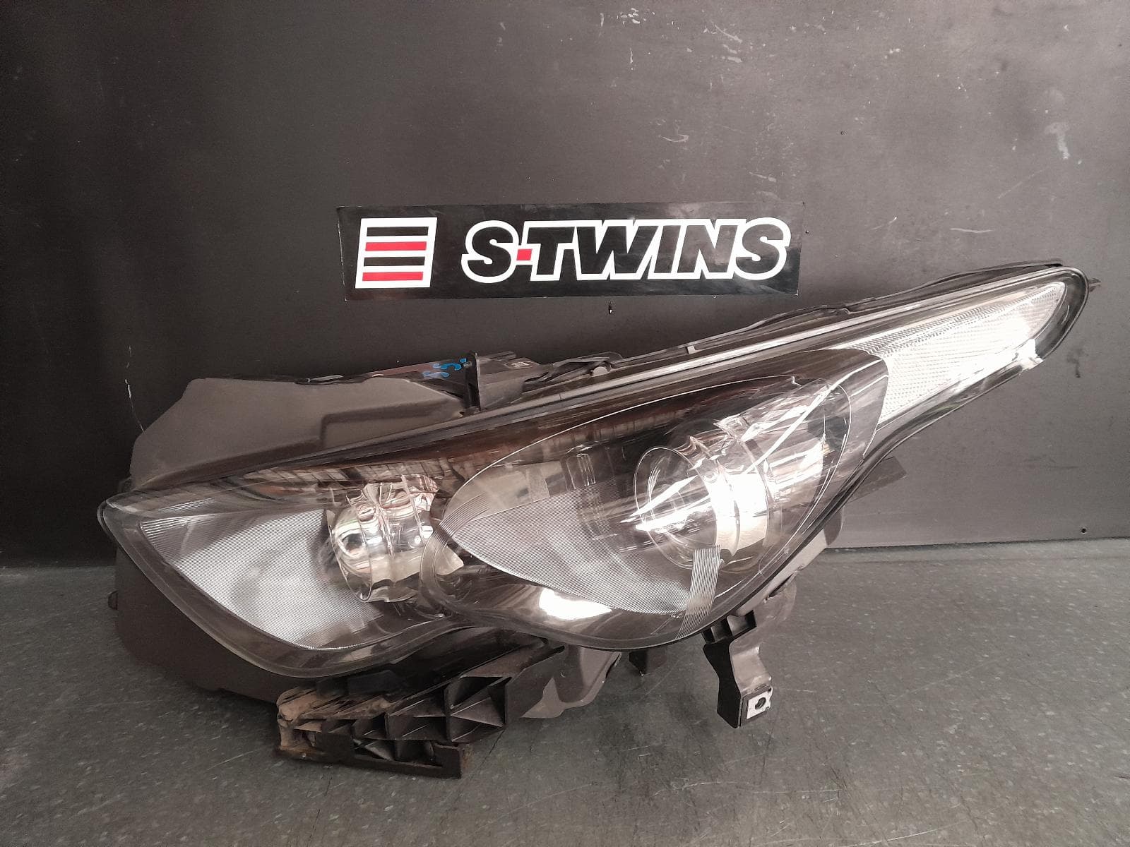 Used auto part listing image: 2012 INFINITI FX LEFT HEADLAMP S51, 08/12-12/13 0000317053