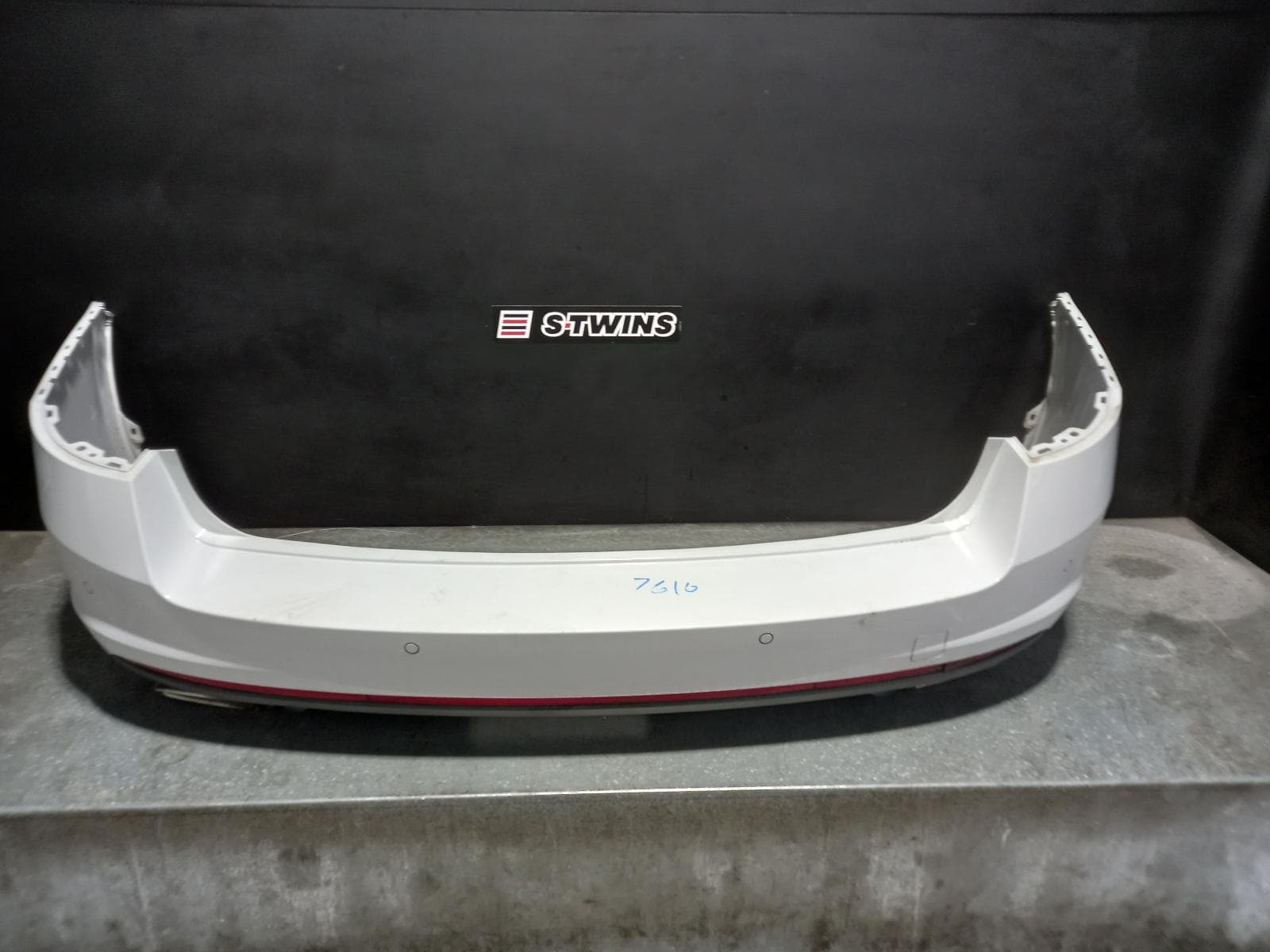 Used auto part listing image: 2014 SKODA OCTAVIA REAR BUMPER NE, WAGON, RS, W/ PARK SENSOR TYPE, 04/14-09/20 0000312019