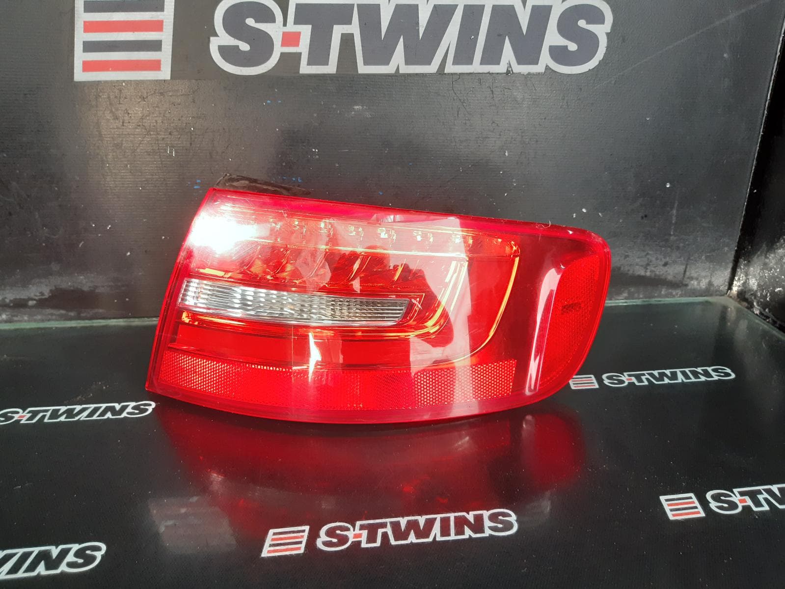 Used auto part listing image: 2014 AUDI A4 RIGHT TAILLIGHT B8 8K (A4/S4), WAGON, LED TYPE, 07/12-01/16 0000279417
