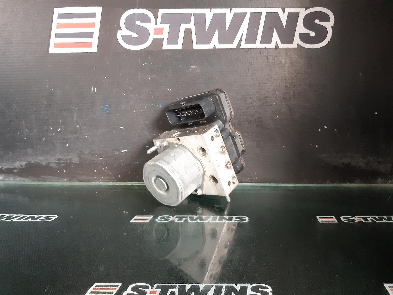 Used auto part listing image: 2014 MERCEDES GLA CLASS ABS PUMP MODULATOR X156, 04/14-01/20 0000278757