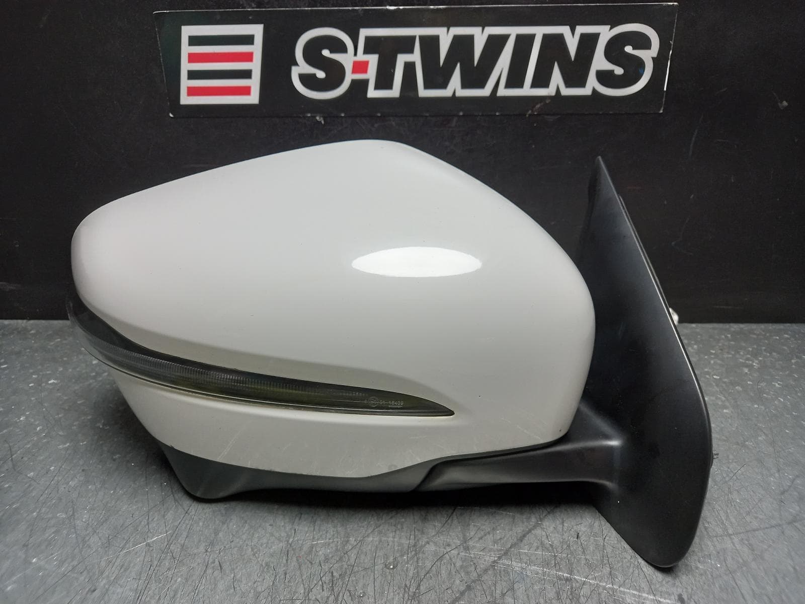 Used auto part listing image: 2018 MERCEDES X CLASS RIGHT DOOR MIRROR X470, COLOUR CODED, POWER FOLDING, HEATED TYPE, 02/18-06/20 0000367374