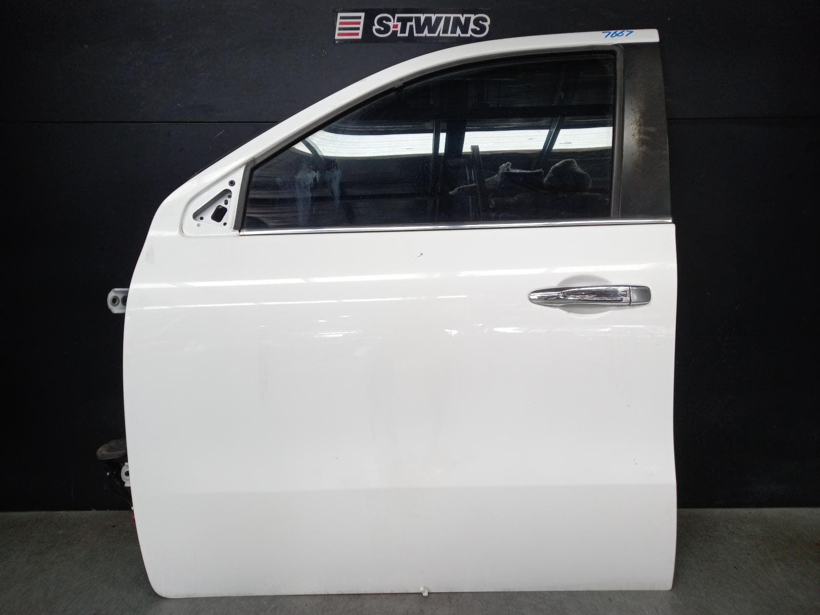 Used auto part listing image: 2018 MERCEDES X CLASS LEFT FRONT DOOR X470, 02/18-06/20 0000367314