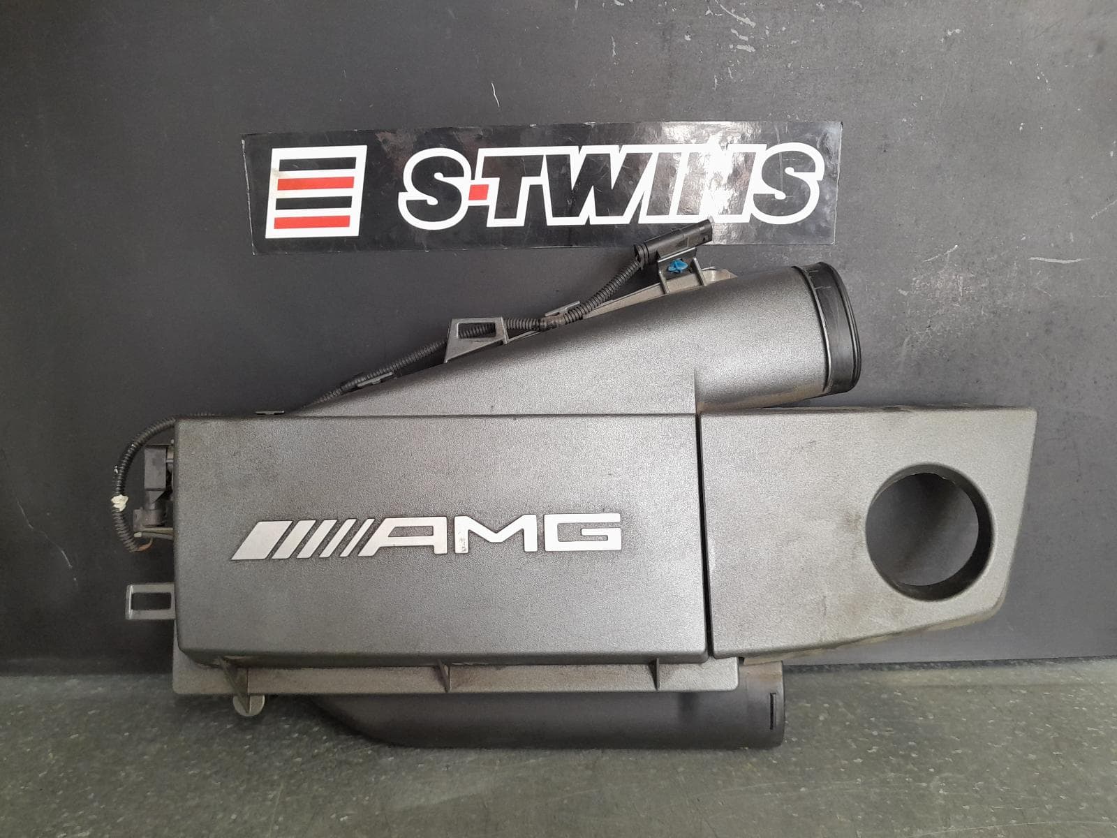 Used auto part listing image: 2016 MERCEDES GLE CLASS AIR CLEANER BOX AIR CLEANER, C292/W166, 5.5, PETROL, LH SIDE, 06/15-04/19 0000320952