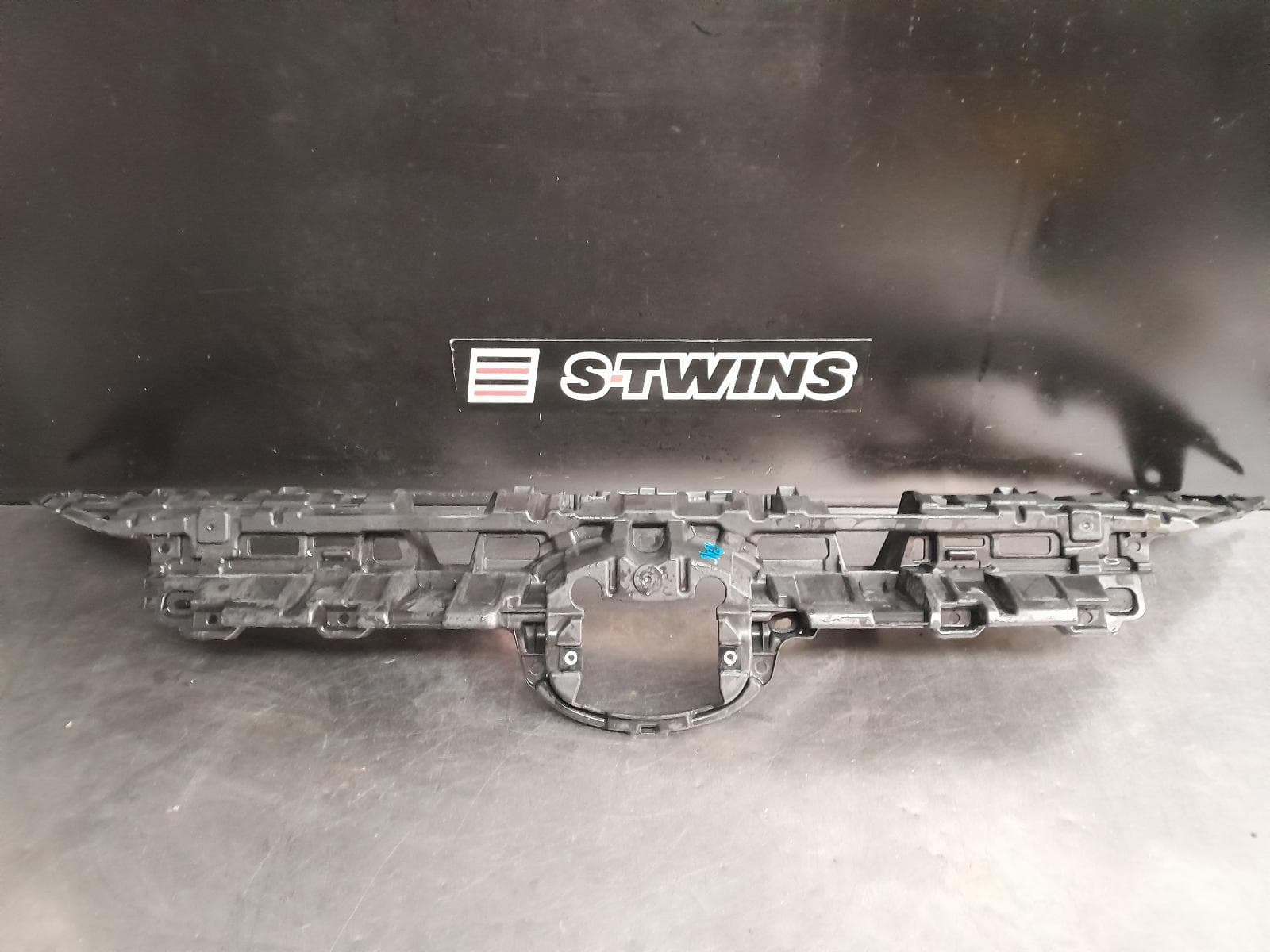 Used auto part listing image: 2021 TOYOTA RAV4 GRILLE BUMPER GRILLE, XA50, GX/GXL/CRUISER/LIMITED, 11/18- 0000284472