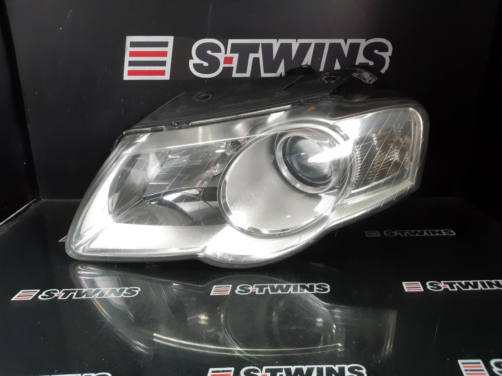 Used auto part listing image: 2010 VOLKSWAGEN PASSAT LEFT HEADLAMP 3C/MK6 B6, SEDAN/WAGON, HALOGEN TYPE, 03/06-09/10 0000284768