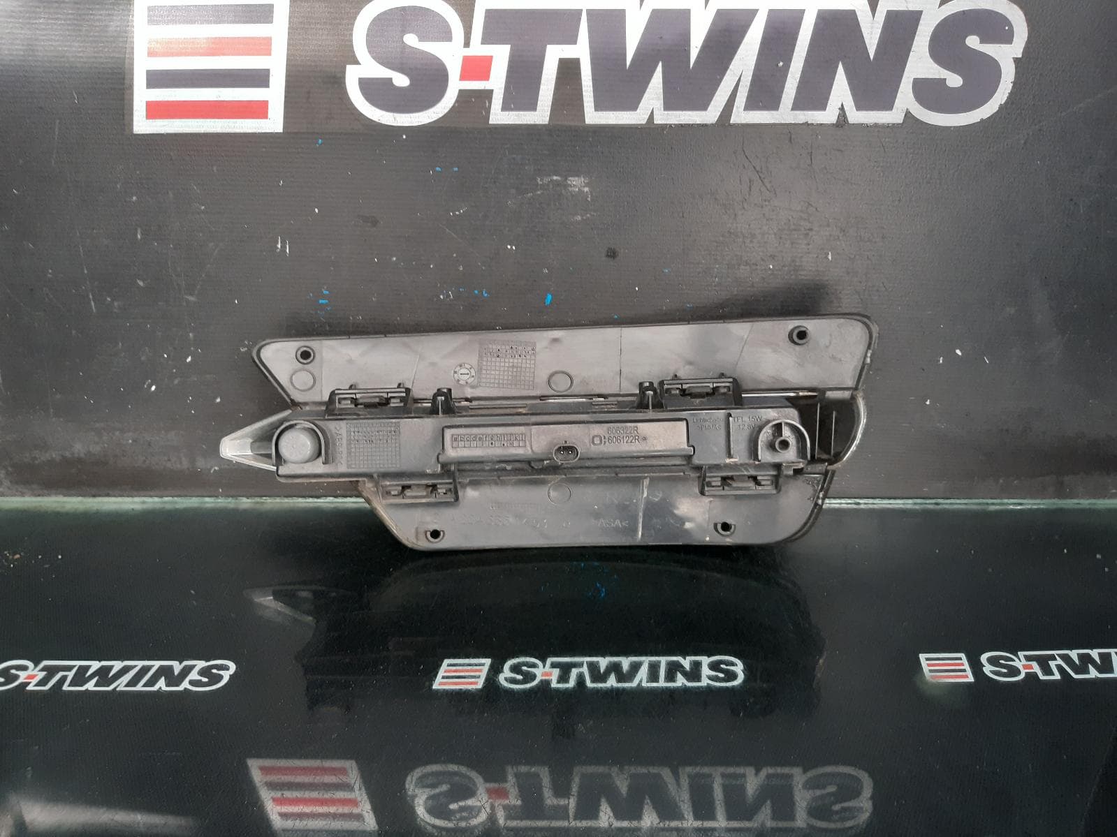 Used auto part listing image: 2012 MERCEDES C CLASS RIGHT INDICATOR FOG SIDE DAYTIME RUNNING LAMP, W204/S204/C204, STRIP TYPE (GREY HOUSING), 03/11-01/15 0000285202