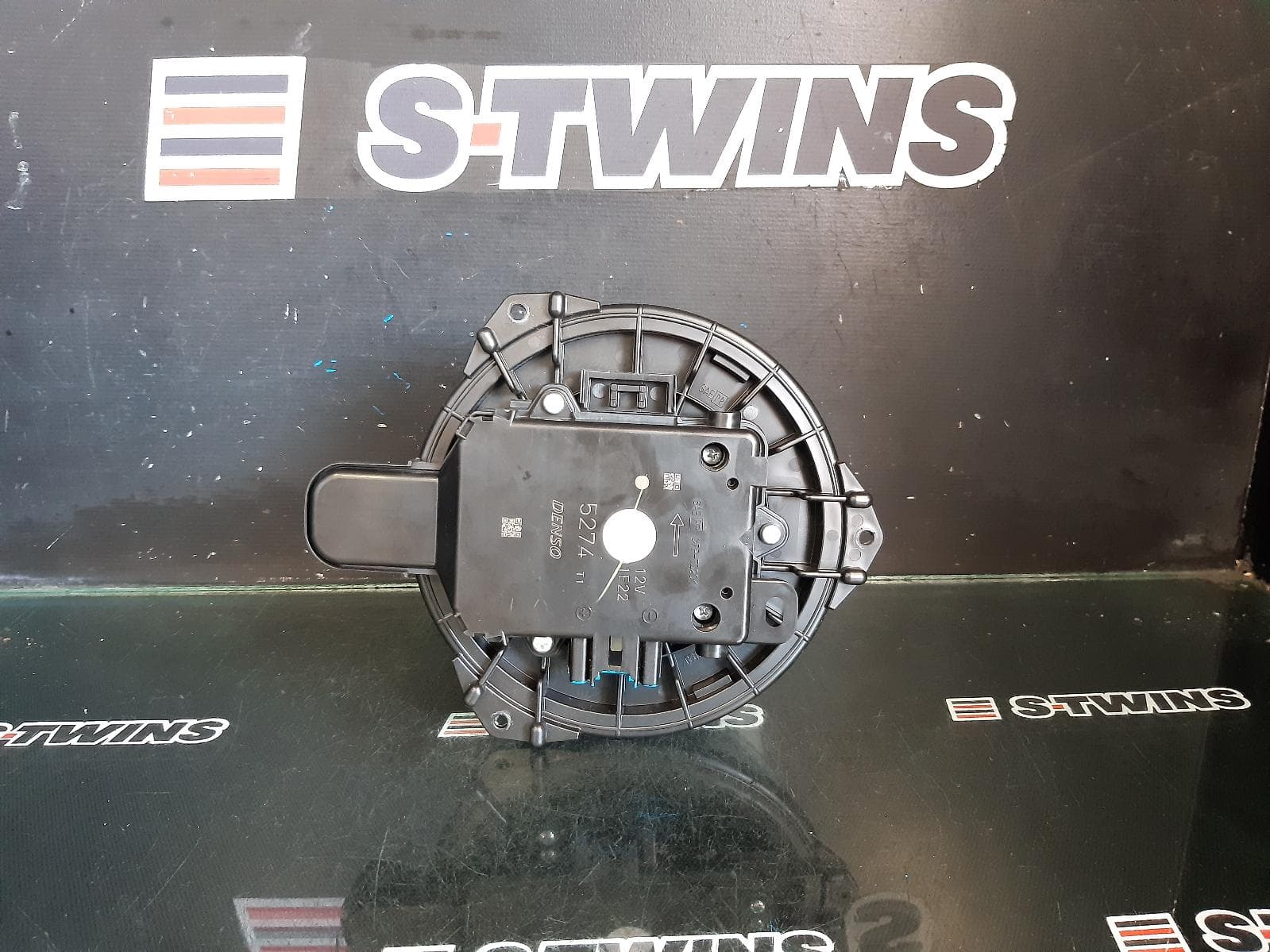 Used auto part listing image: 2021 TOYOTA CAMRY HEATER FAN MOTOR XV70, PETROL, 2.5, A25A-FXS, HYBRID TYPE, 09/17-05/24 0000311529