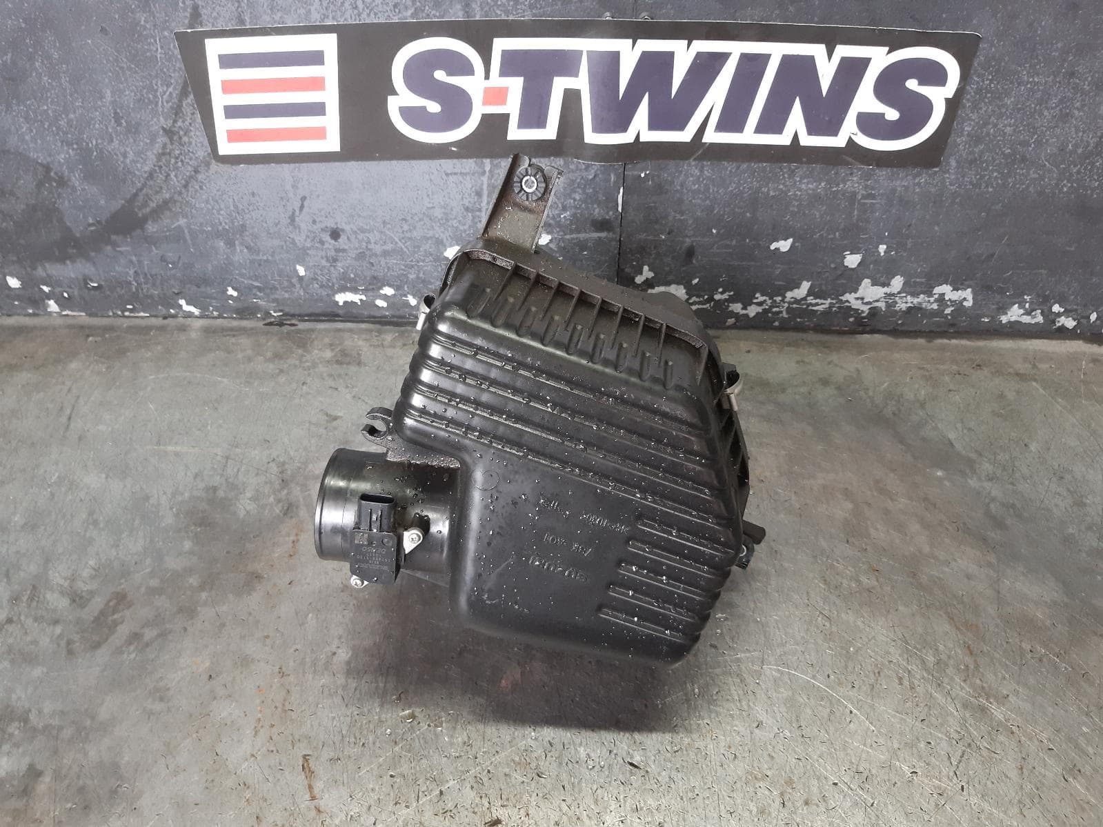 Used auto part listing image: 2018 SUZUKI VITARA AIR CLEANER BOX AIR RESONATOR, GRAND VITARA, JT, 2.4, PETROL, 3DR, 08/08-12/18 0000292792