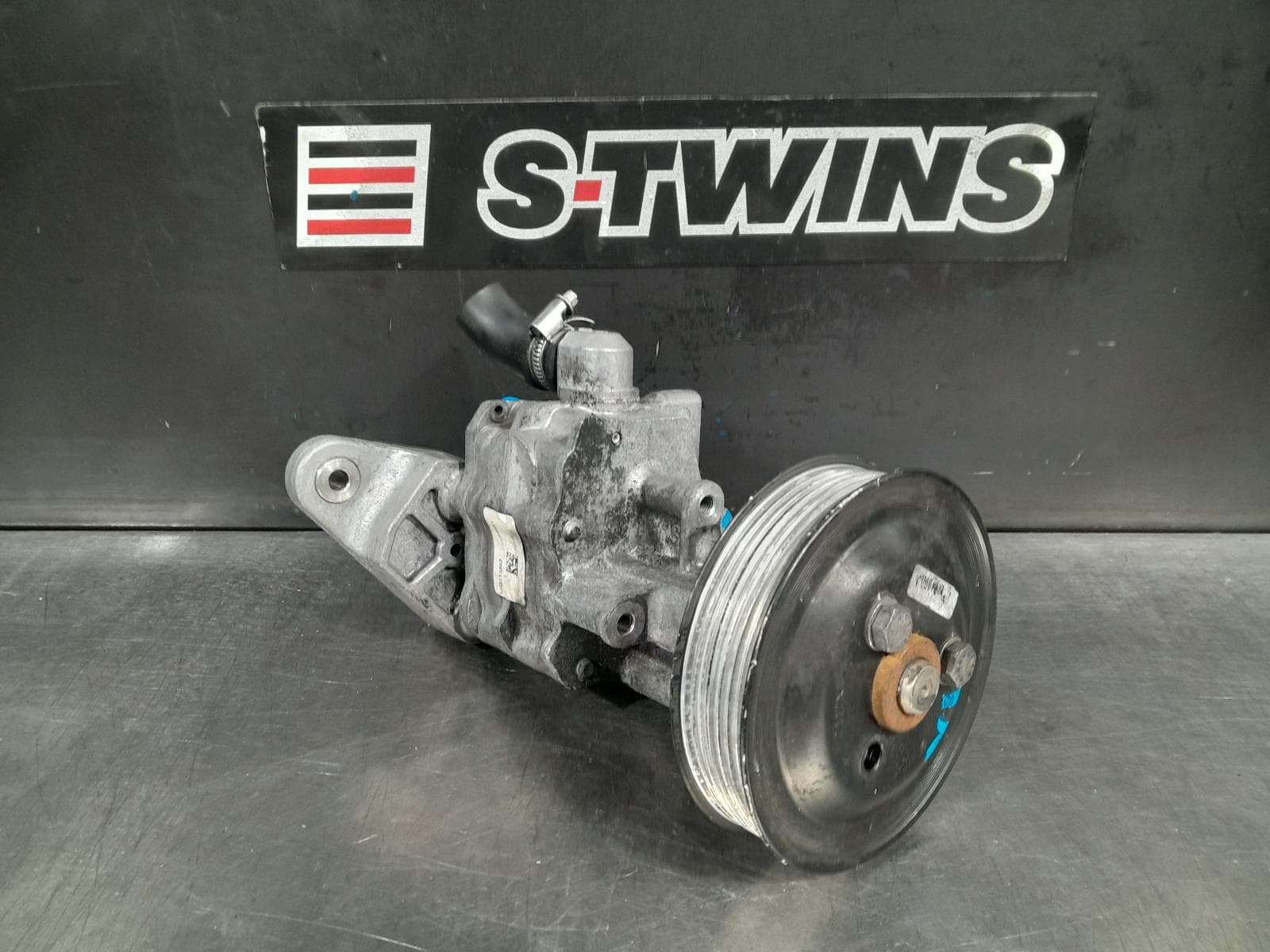 Used auto part listing image: 2011 BMW X6 STEERING PUMP E71, 07/08-04/12 0000293654
