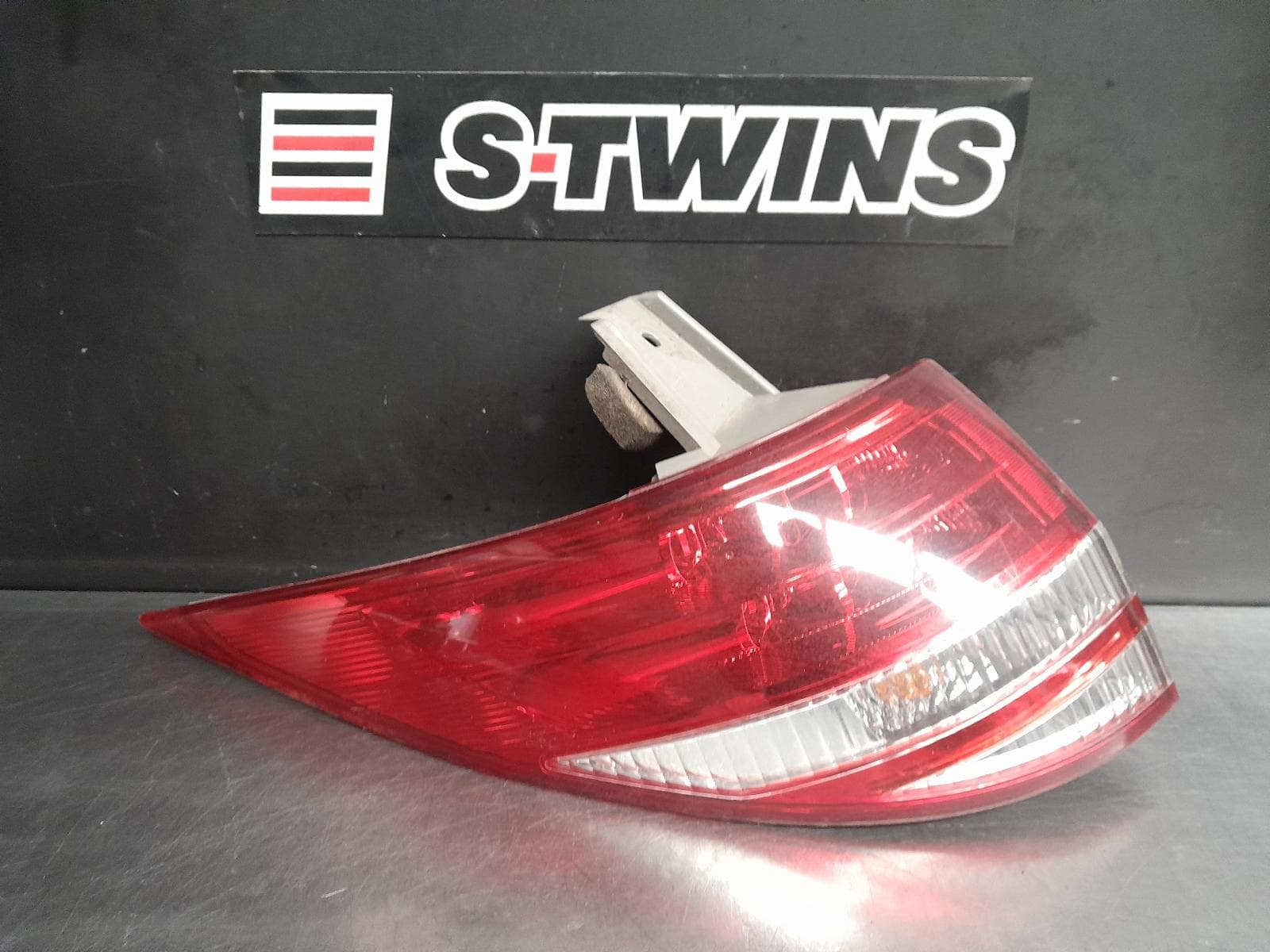 Used auto part listing image: 2006 TOYOTA TARAGO LEFT TAILLIGHT ACR50R, 03/06-12/08 0000300393