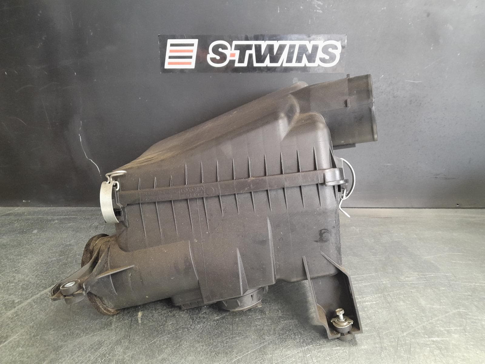 Used auto part listing image: 2020 TOYOTA LANDCRUISER AIR CLEANER BOX 200 SERIES, AIR CLEANER, DIESEL, 11/07-03/21 0000314298