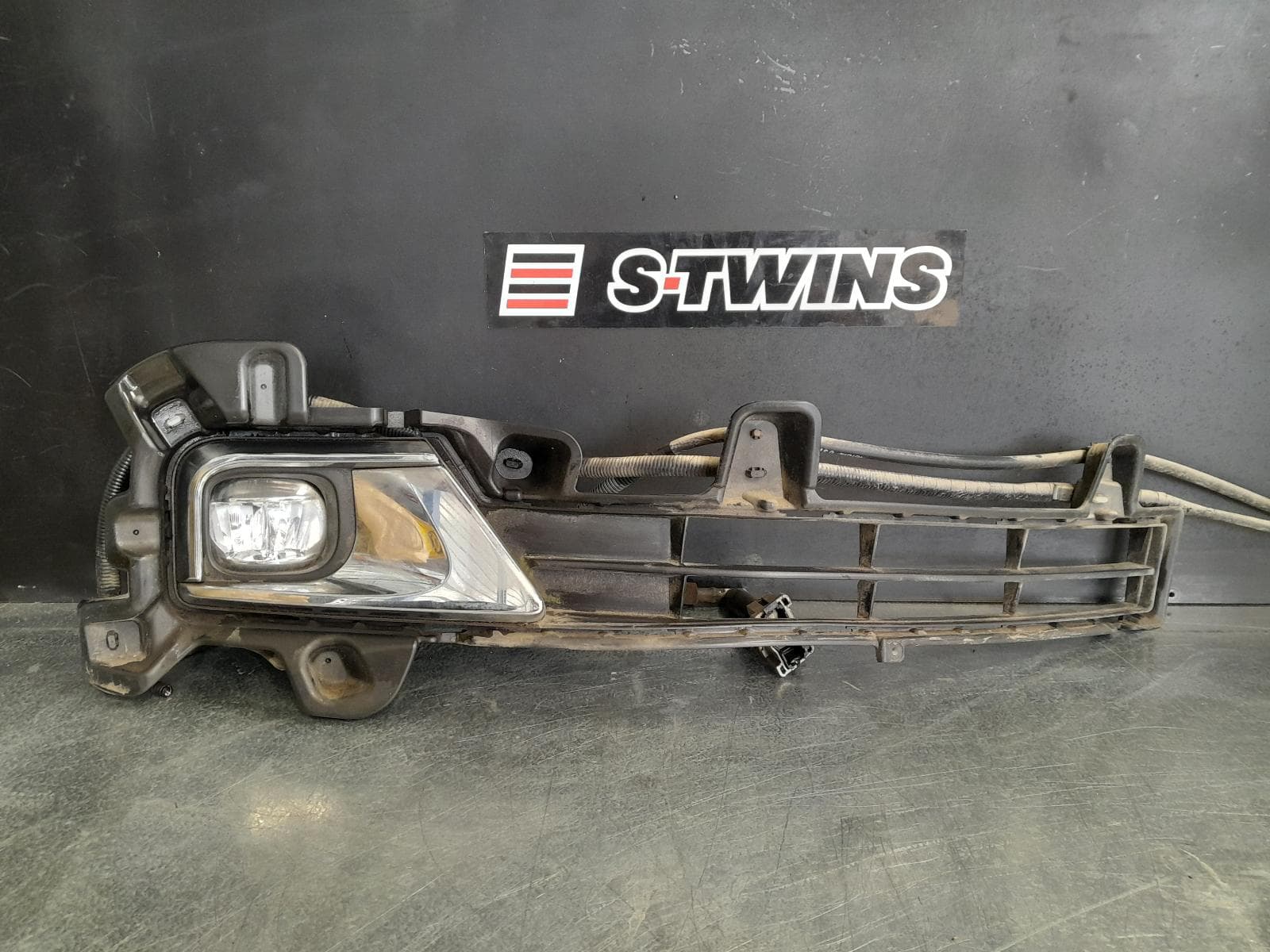 Used auto part listing image: 2020 TOYOTA LANDCRUISER RIGHT INDICATOR FOG SIDE 200 SERIES, BUMPER FOGLAMP, 08/15-03/21 0000314293