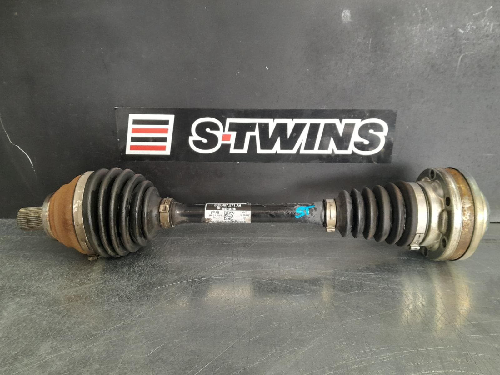 Used auto part listing image: 2019 SKODA KAROQ LEFT DRIVESHAFT FRONT, AUTO T/M, PETROL, 1.5, NU, 04/18-03/20 0000314103