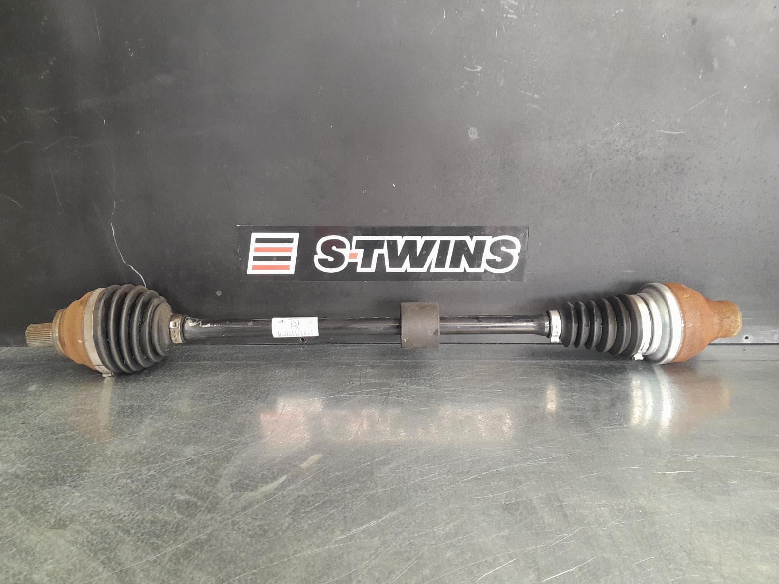 Used auto part listing image: 2019 SKODA KAROQ RIGHT DRIVESHAFT FRONT, AUTO T/M, PETROL, 1.5, NU, 04/18-03/20 0000314102